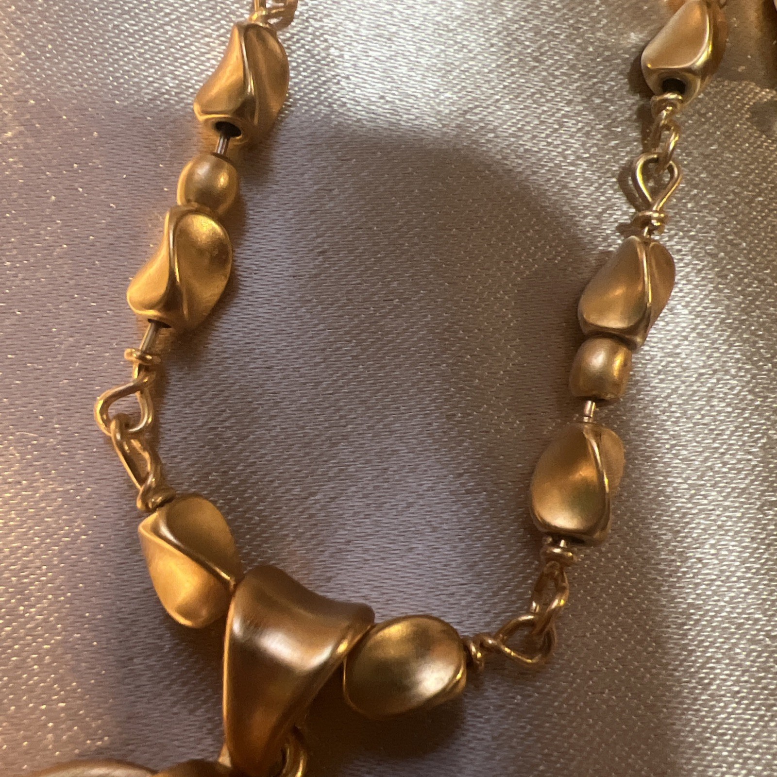 Vtg Designer Anne Klein Brushed Matte Goldtone Chain Necklace Lion Tag Tassel