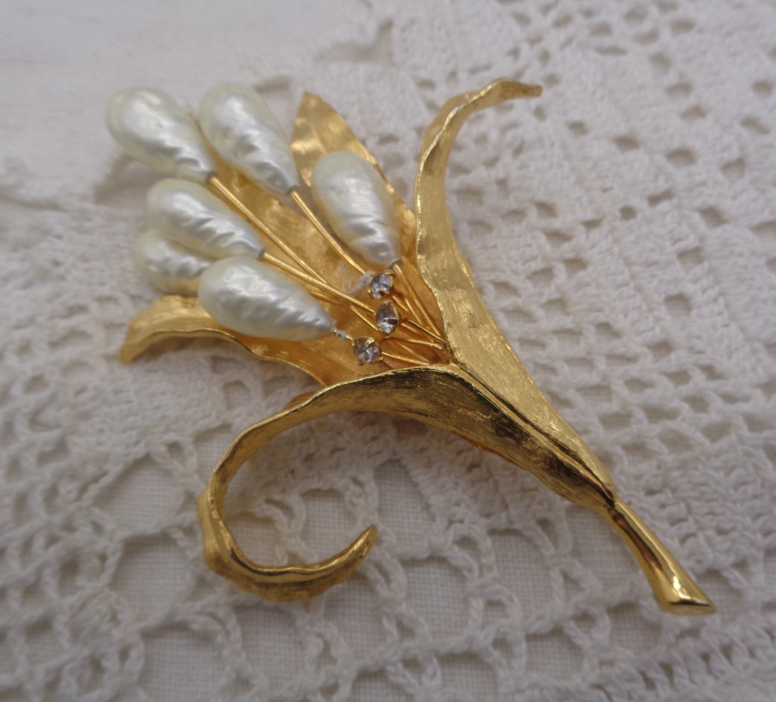 Vintage KRAMER Large Gold Tone & Faux Baroque Pearls Cattails BROOCH