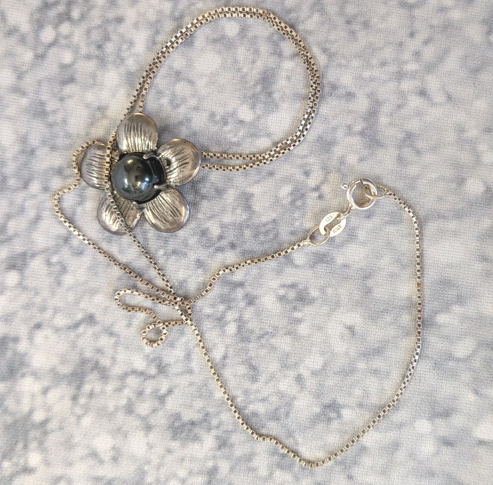 Sterling Mod Flower Necklace w Hematite Center & 925 Italy Chain Vintage Jewelry