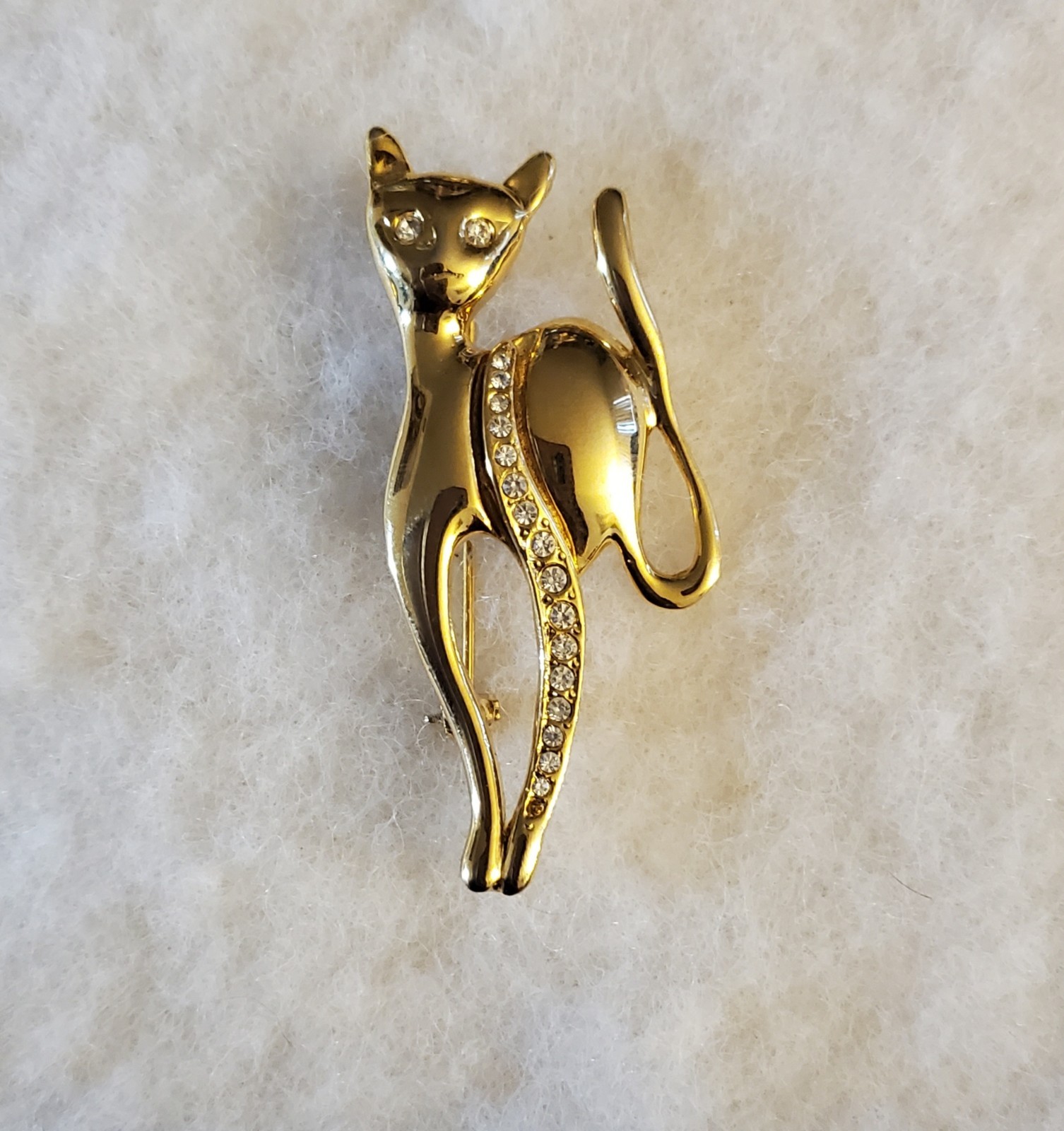 Signed GIOVANNI Cat Brooch Pin Rhinestones Costume Jewelry Polished Goldtone
