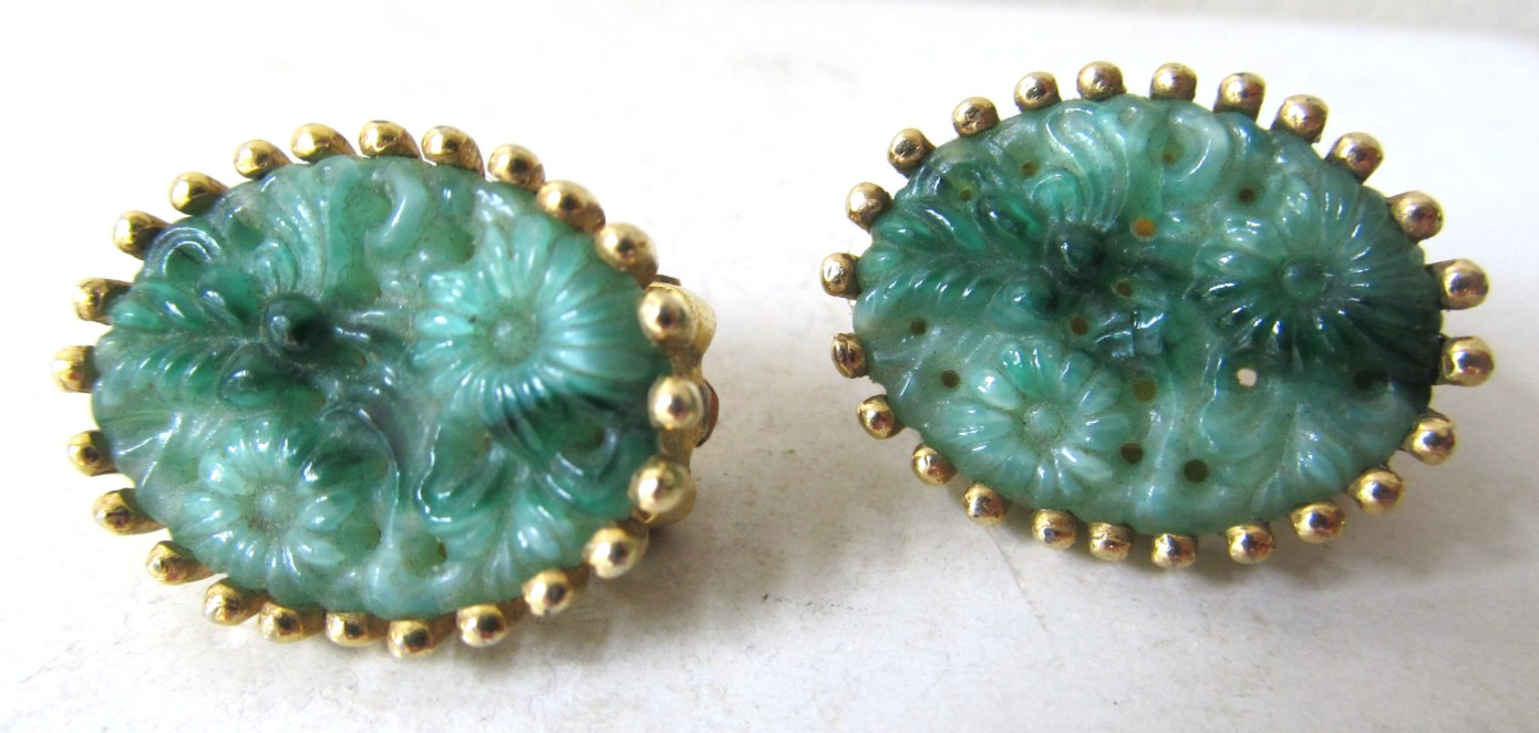 Vintage Jomaz Peking Glass Faux Green Jade Clip On Earrings Gold Tone