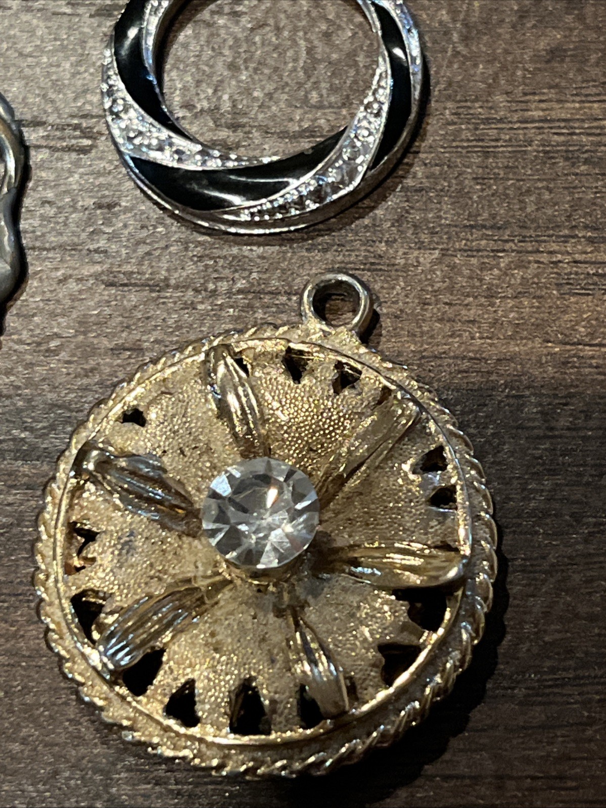 Vintage Pendant Lot Anson Pewter Kramer Metal Mixed Materials Gold Silver Tone