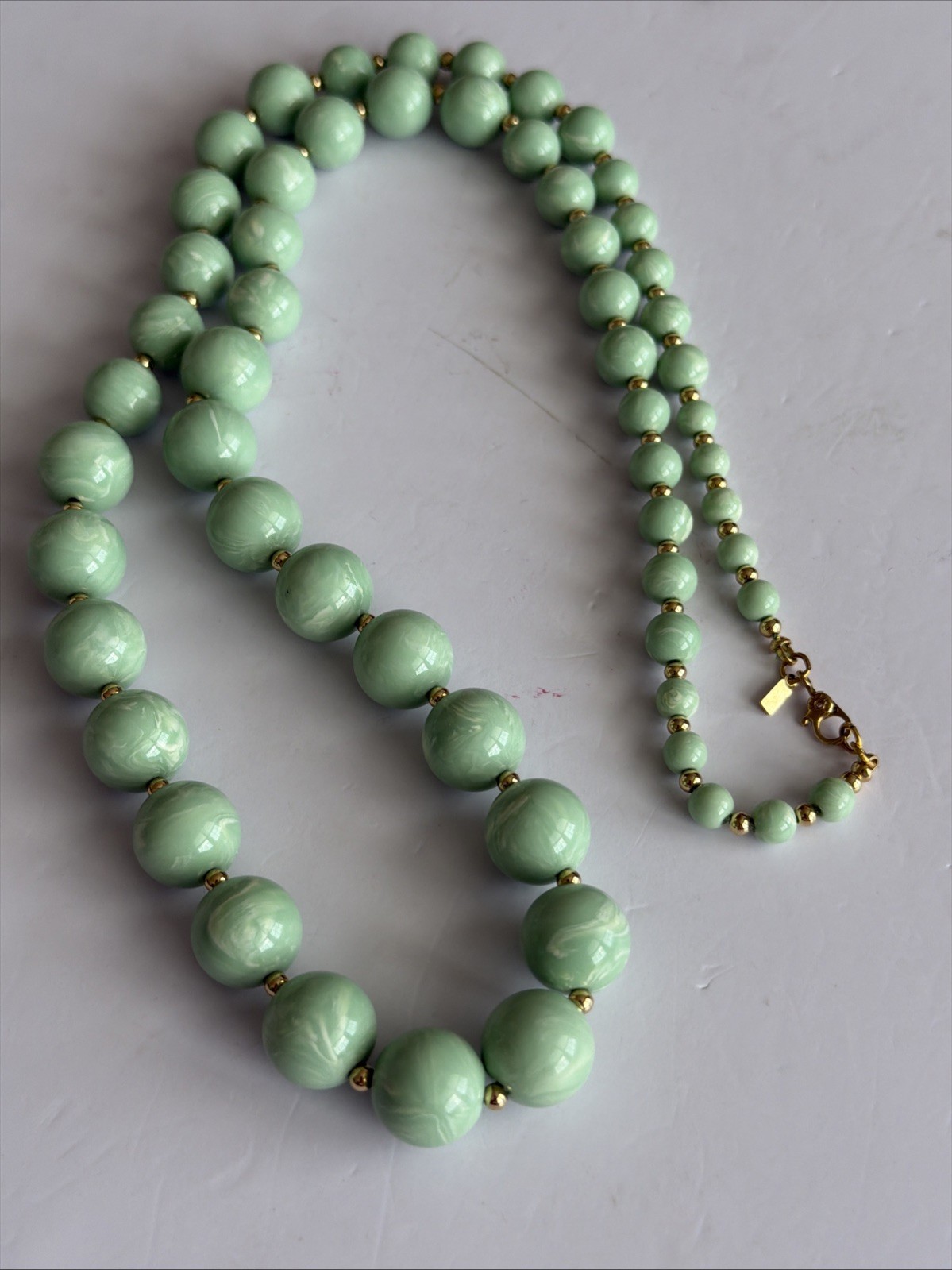 Vtg Monet Mint Green Necklace: Gold Tone/ Very Good Pre-owned Condition