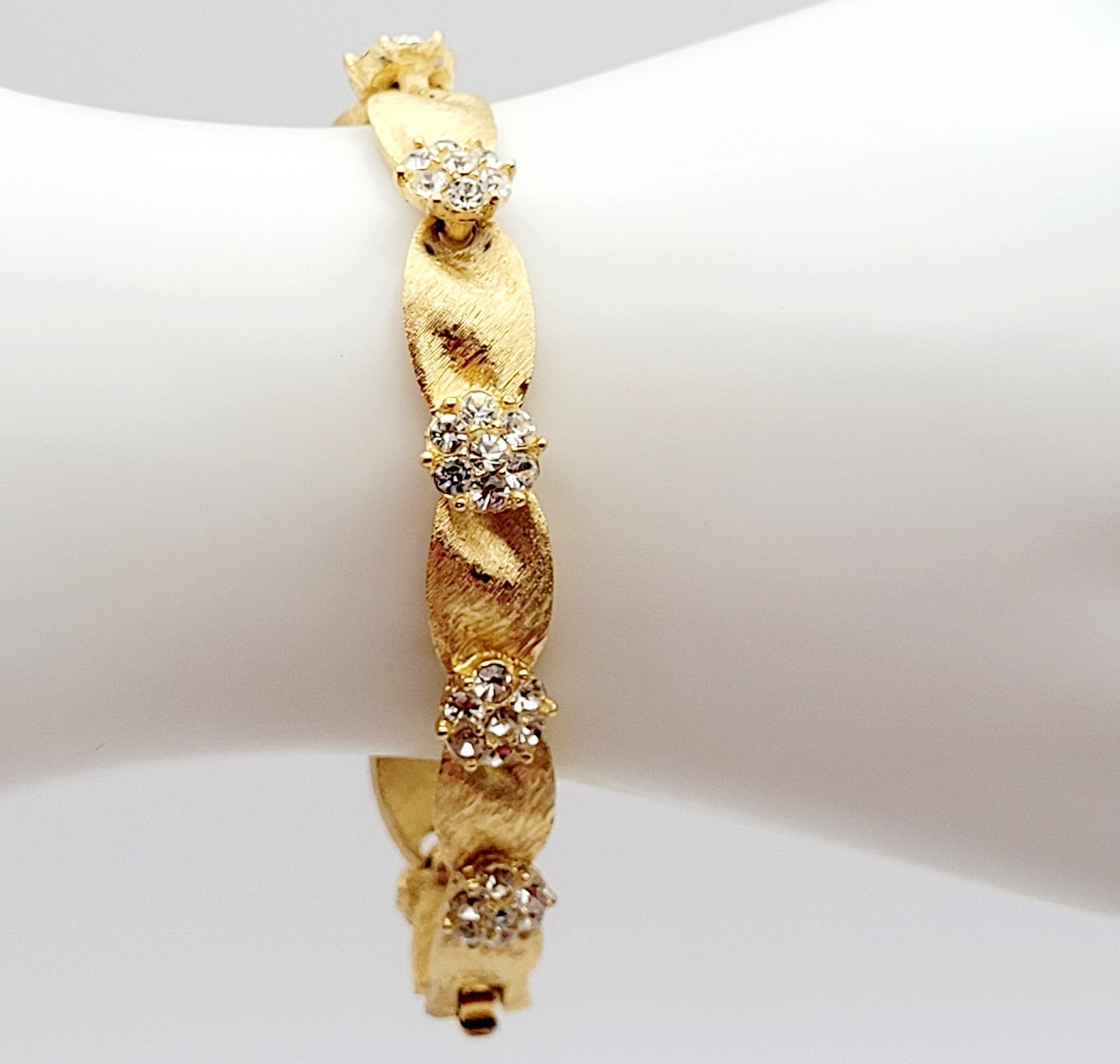 Crown Trifari April Birthday Series Ribbon Flower Clear Rhinestone Link Bracelet