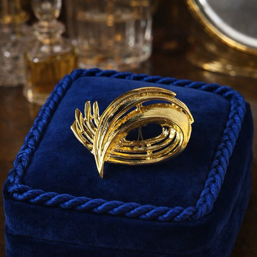 Vintage 1960s Gold Tone Abstract Swirl Brooch – 1.5” – Modernist Openwork Pin