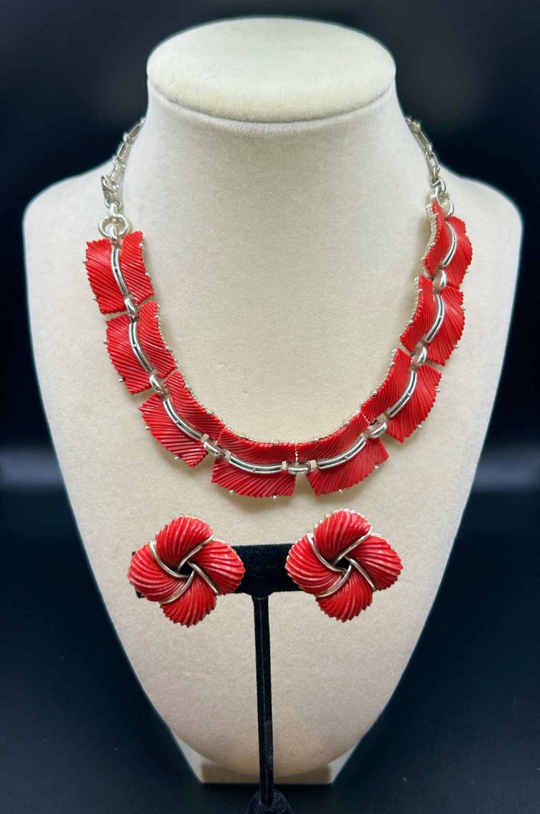 VINTAGE LISNER THERMOSET NECKLACE & EARRINGS RED TEXTURED SIGNED SILVER TONE