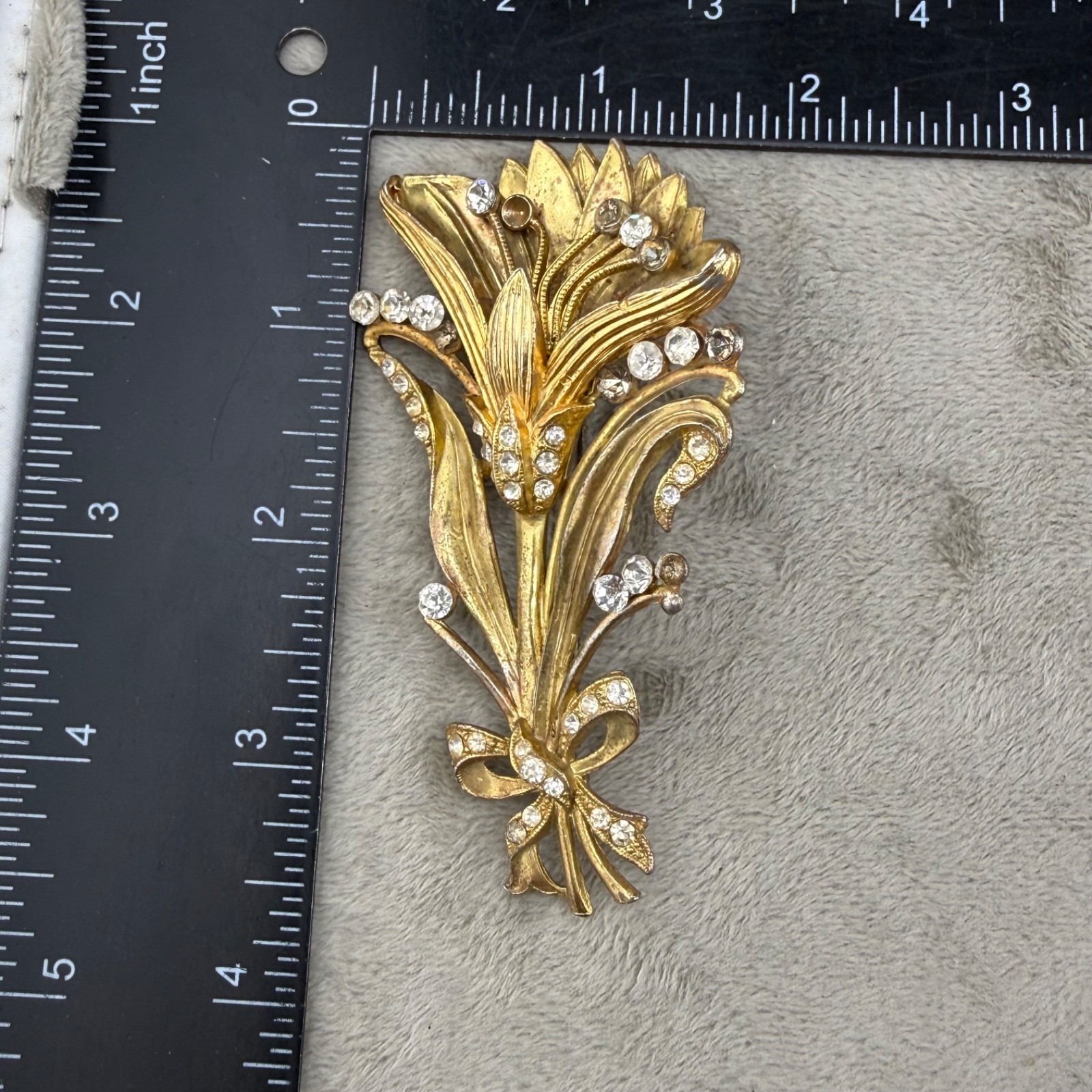 Vintage Pot Metal Rhinestone Brooch Gold Tone Flower READ