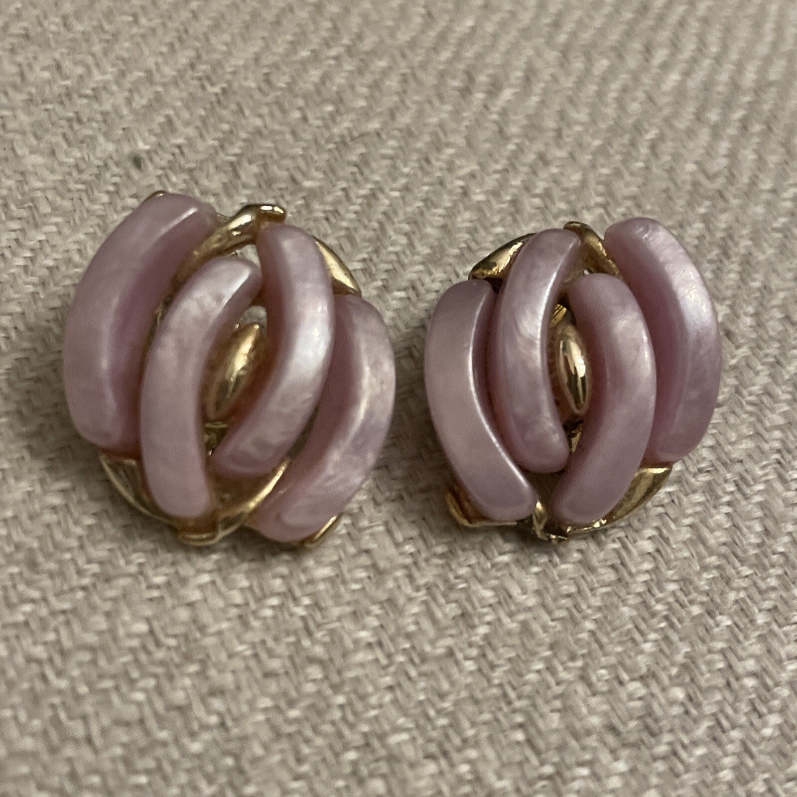 Vintage Clip On Earrings – gold tone Pink Acrylic Lucite Swirl Retro
