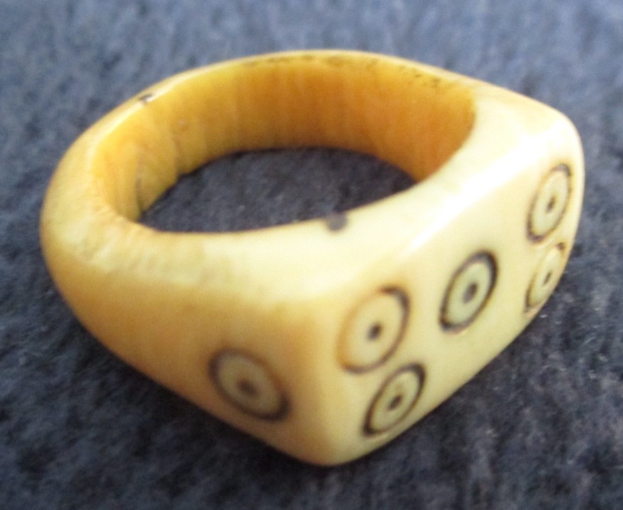 VINTAGE BONE RING SIZE 7.25