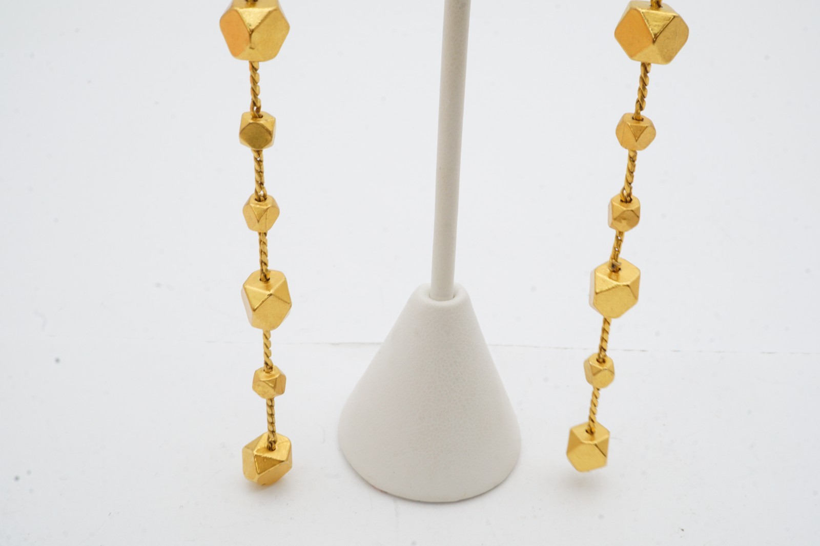 Vintage Clip On Earrings Gold Tone Z7