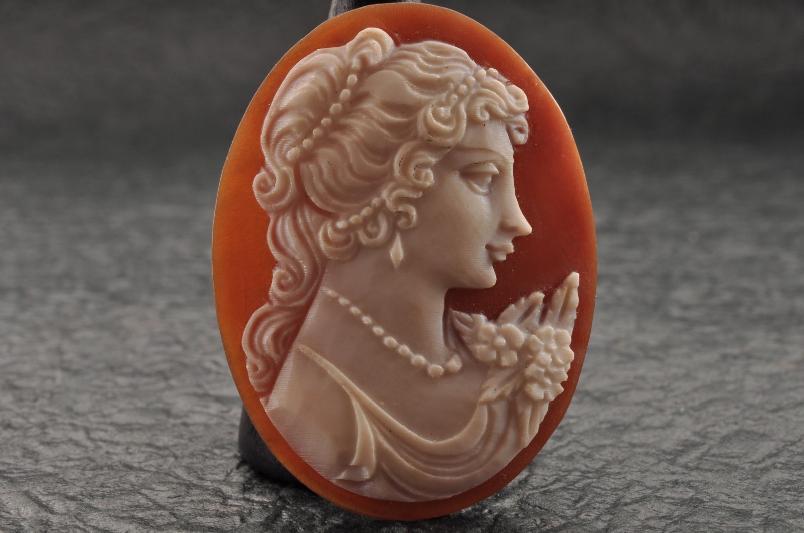 8items , vintage shell cameo White and brown color (Total 322.0ct) with case.
