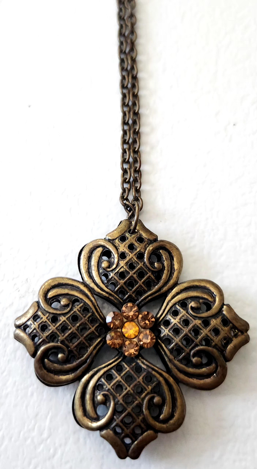 Antique necklace bronze/goldtone designed amber color flower quatrefoil pendant
