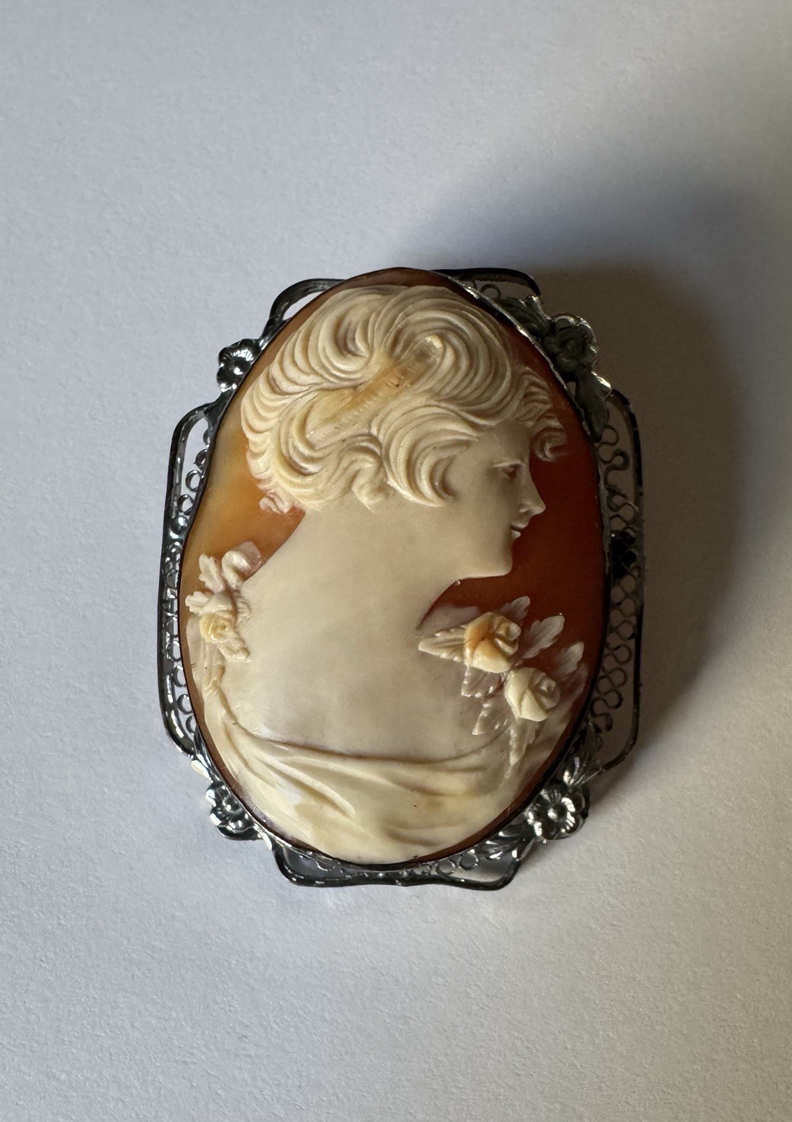 Vintage Genuine carved shell cameo brooch With filigree border *READ*