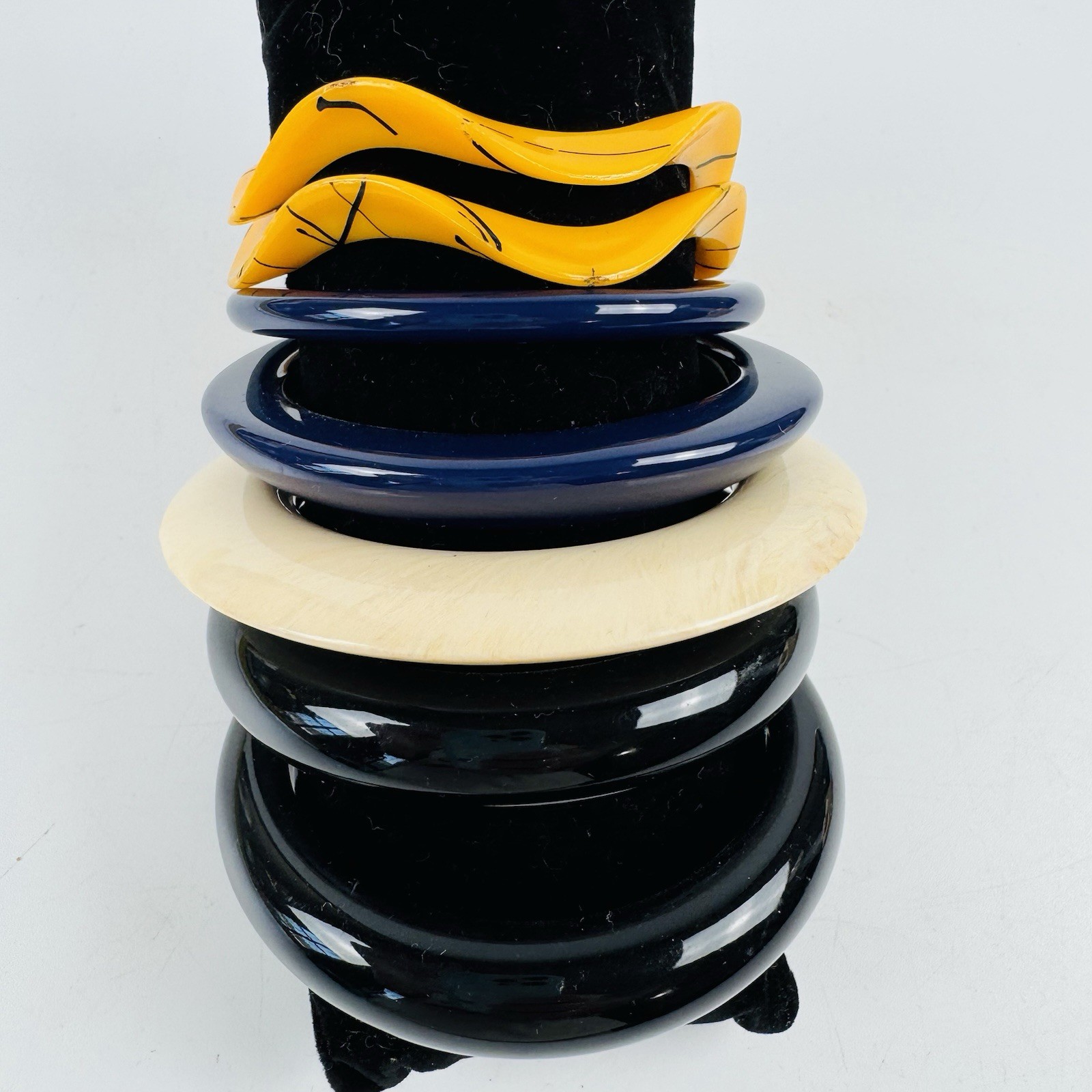 Vtg Bangle Bracelet Lot 7pc Chunky Resin Acrylic Blue Black Cream Yellow Retro