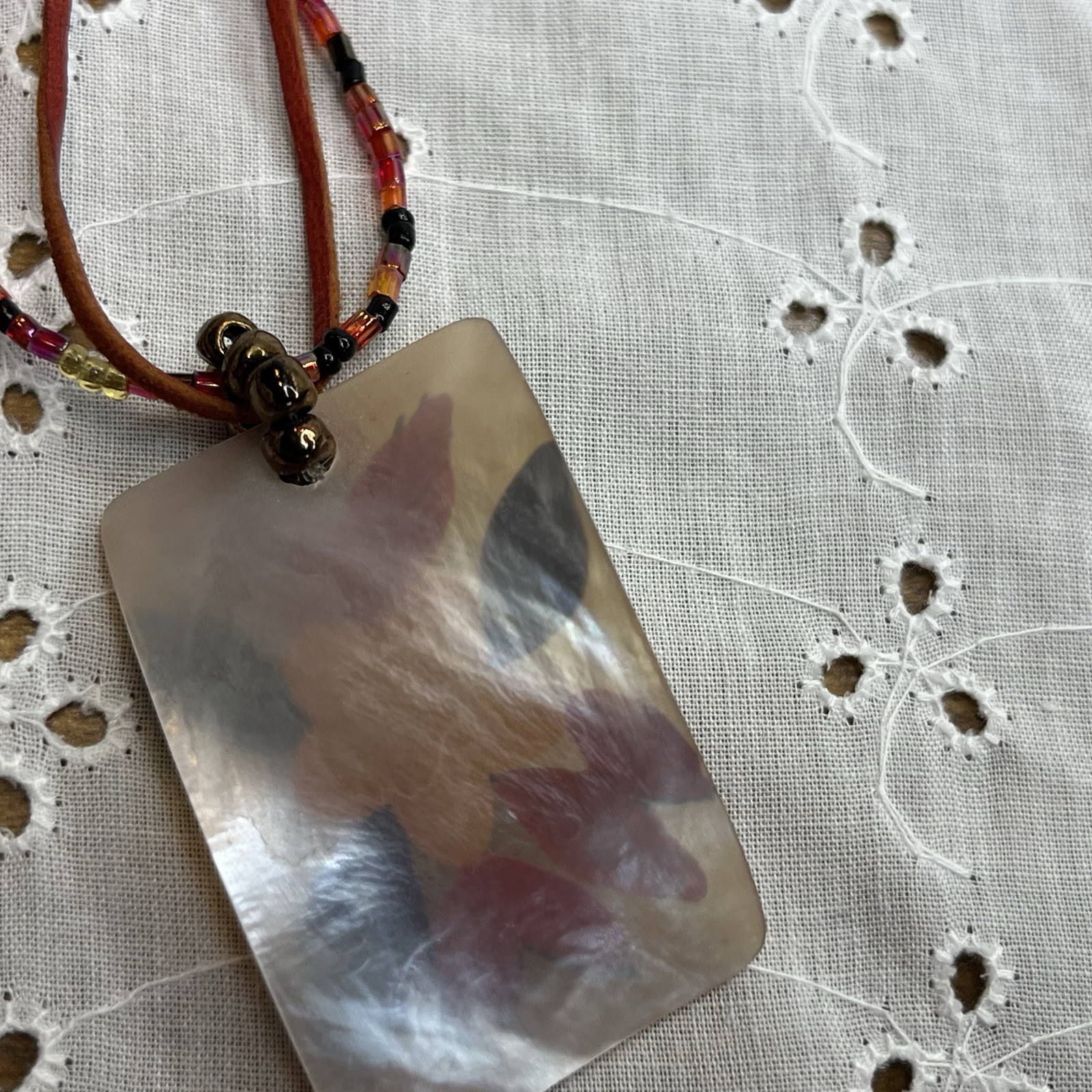 Vintage Hand Painted Hibiscus Mother of Pearl Beaded Necklace