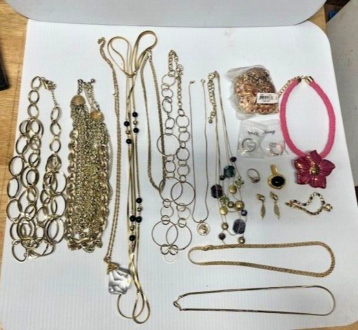 Vintage To Modern Gold Tone Costume Jewelry lot 1 lb Bag FC-9-3