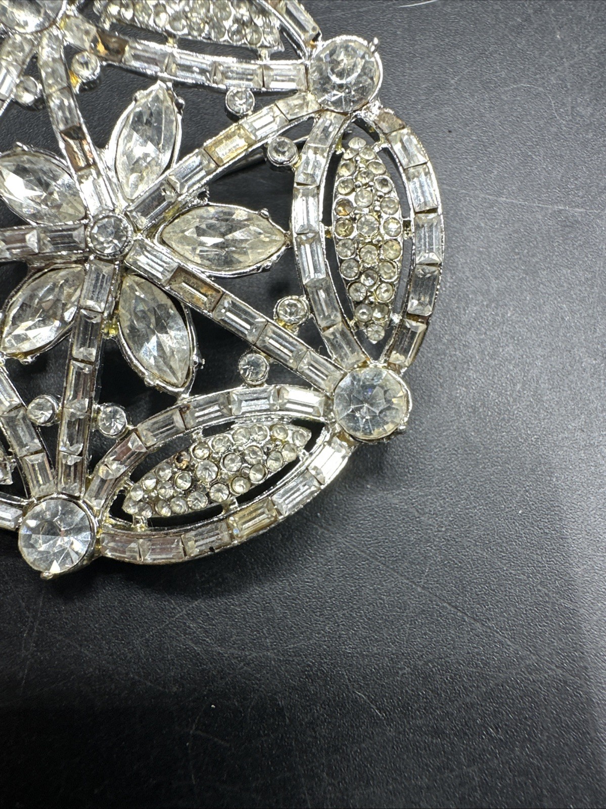 UNSIGNED BEAUTY Vintage Art Deco Clear Rhinestone Crystal LARGE Brooch PIN Read