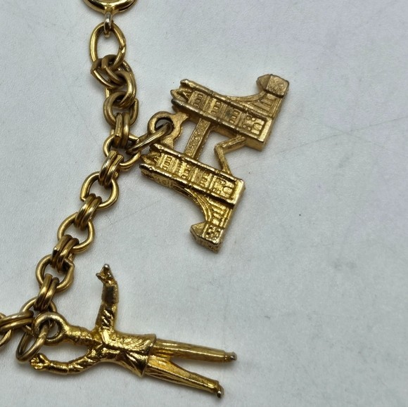 70’s United Kingdom Charm Bracelet Gold Tone Metal Souvenir Statement Costume Fa