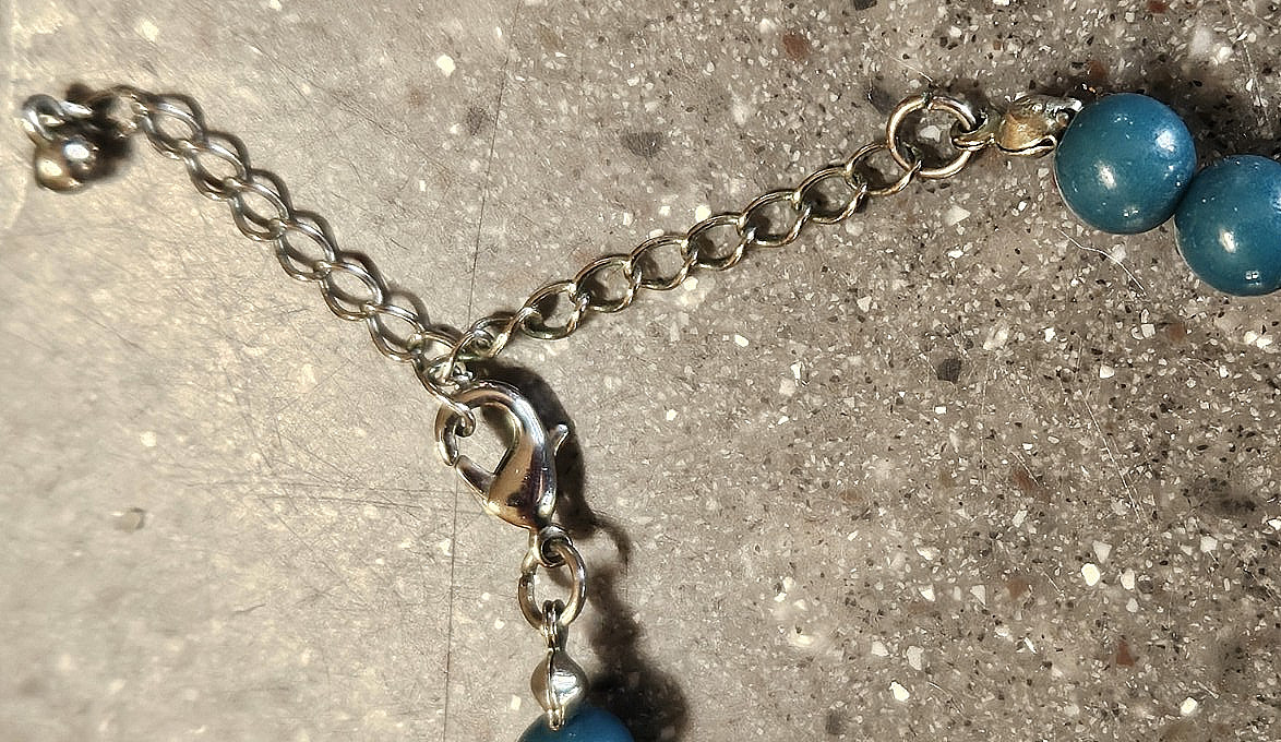 Turquoise Aqua Beaded Necklace 16″ Acrylic Graduated Grannycore Trendy VTG
