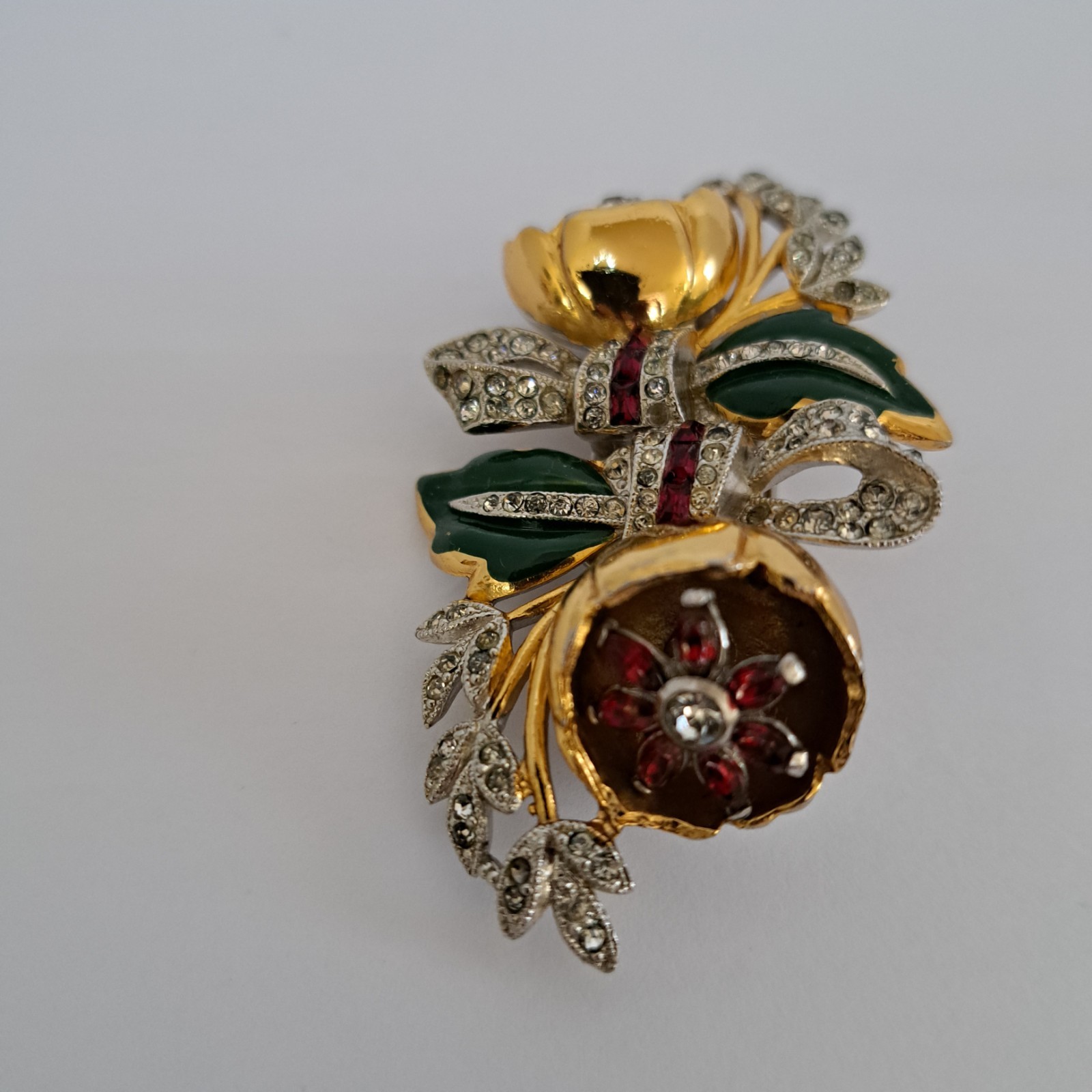 Coro Duette Quivering Camillas Brooch Red & White Stones Green Enamel Gold Tone