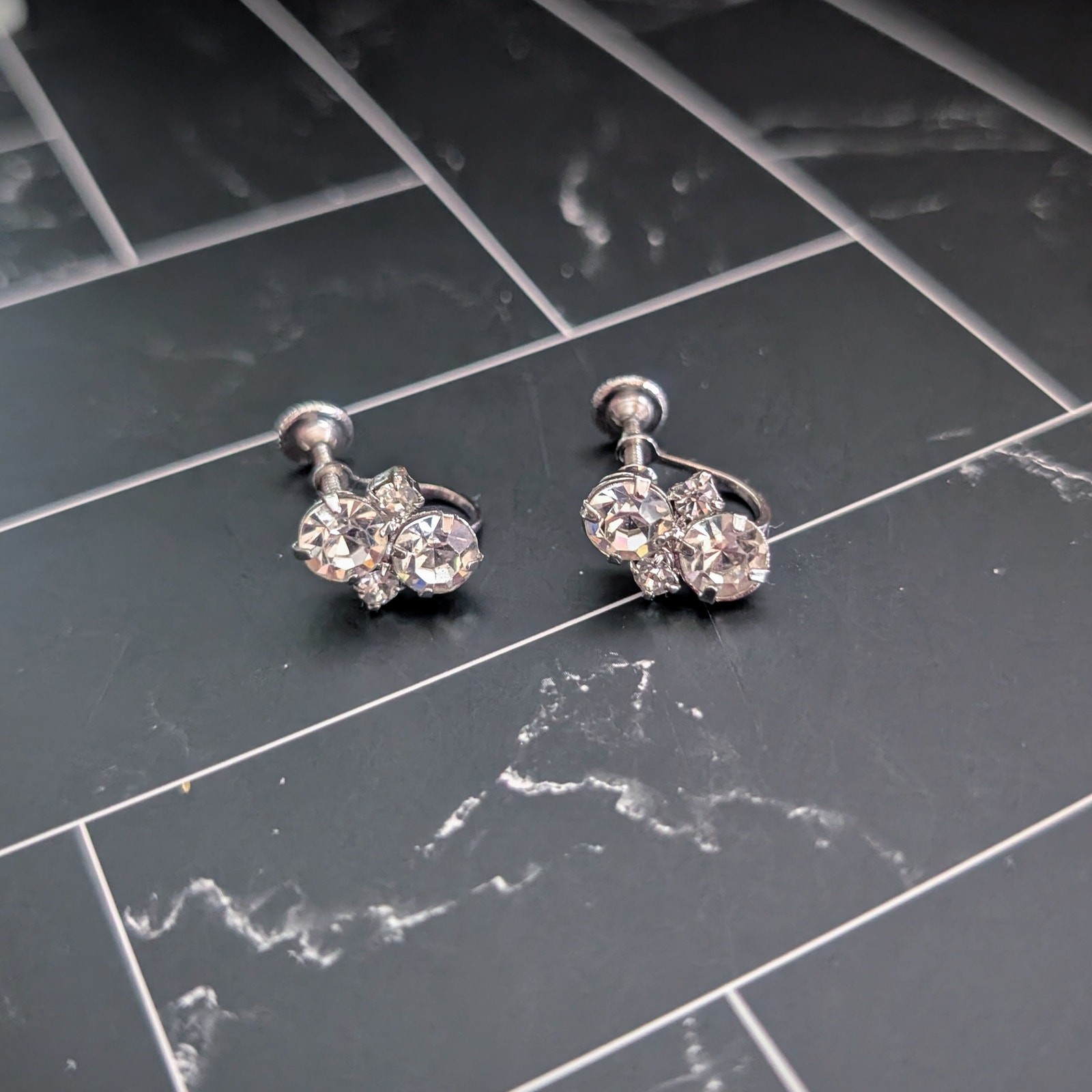 Vintage Screw Back Earrings Clear Gems Stylish & Elegant 0.5″