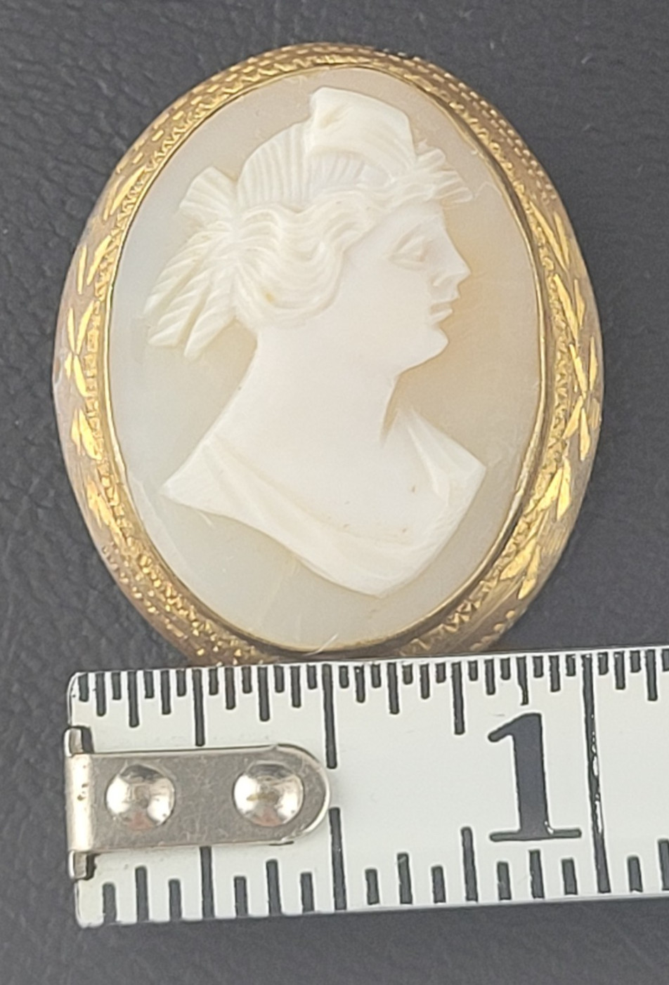 Vintage Cameo Brooch READ