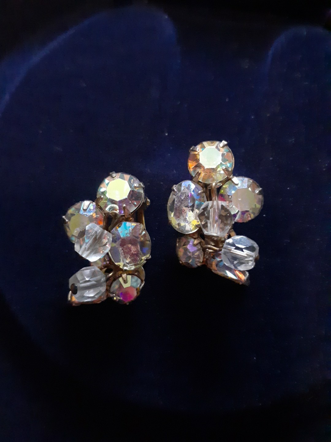 Vintage 1950s KRAMER Rhinestone and Dangling Beads Brooch & Clip On Earrings