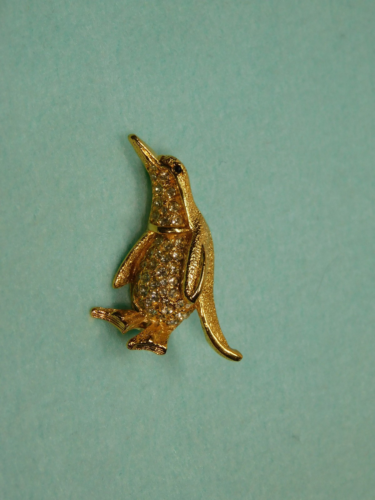 Very Nice Gold Tone 1.75″ W/Faux Diamonds Penguin Brooch in Very Good Condition
