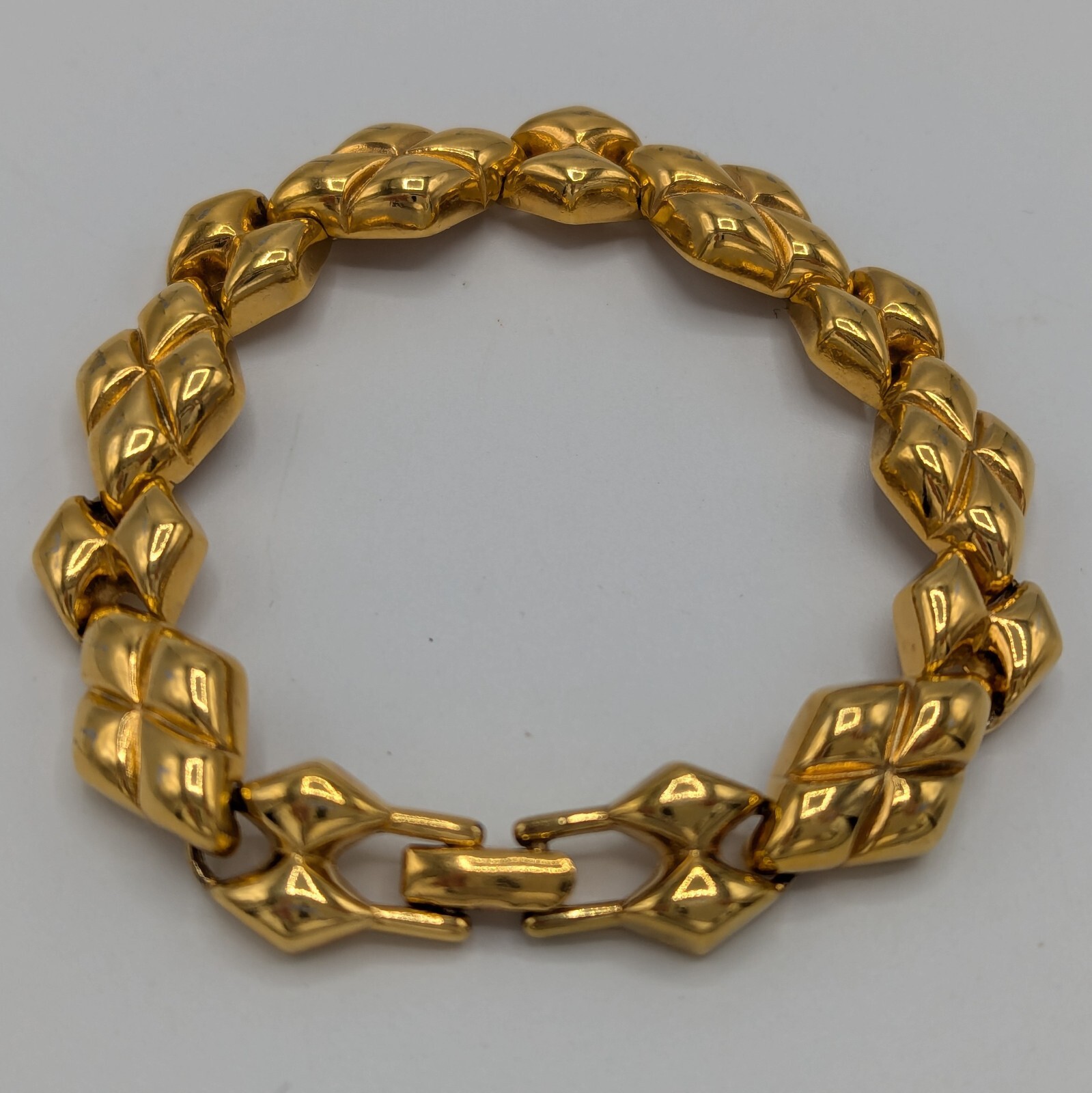 Monet Puffed Quilted Diamond Shape Bracelet Gold Plated 7.5″