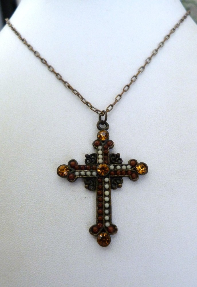 VINTAGE TINY WHITE BROWN STONES AMBER RHINESTONES CROSS PENDANT CHAIN NECKLACE
