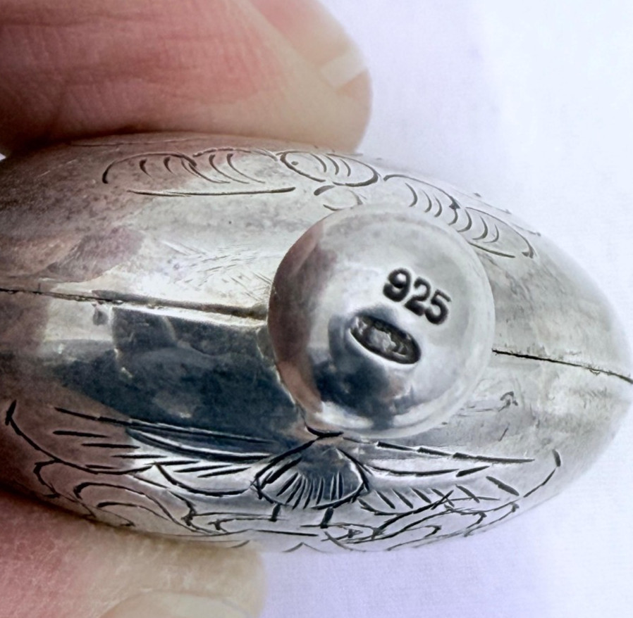 Vintage Sterling Silver 925 Hand Engraved Lotus Flower Round Locket Pendant 29mm