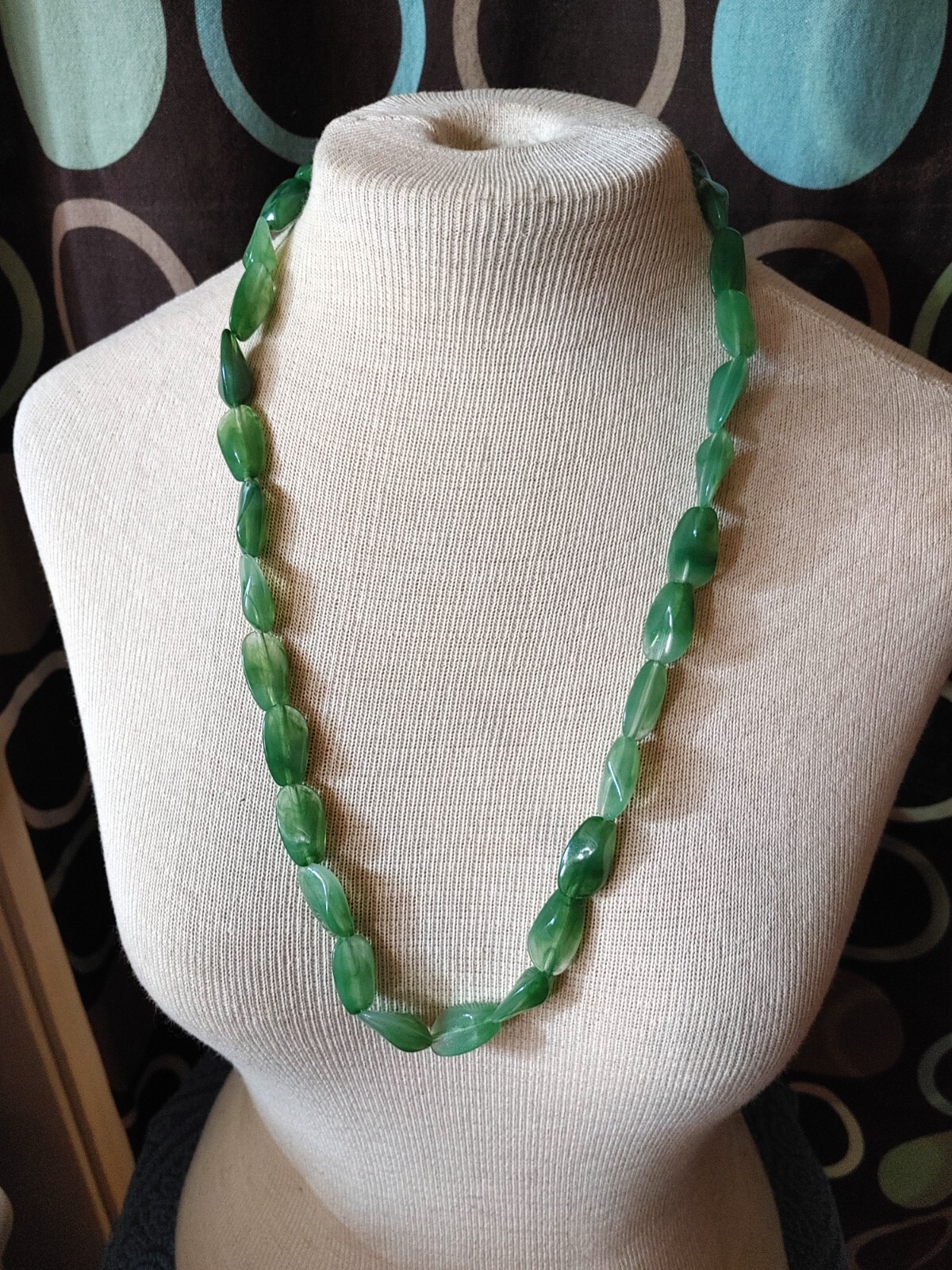 Vintage necklace plastic faux green jade no metal 30″ continuous no clasp