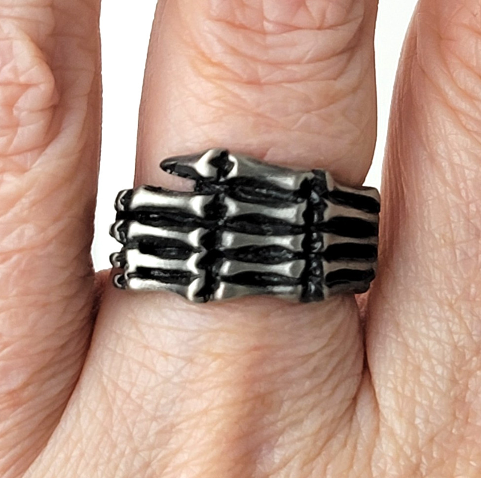 Vintage Pewter Skeleton Hand Wrap Ring Size 8 Gothic Biker Punk Skull Bone