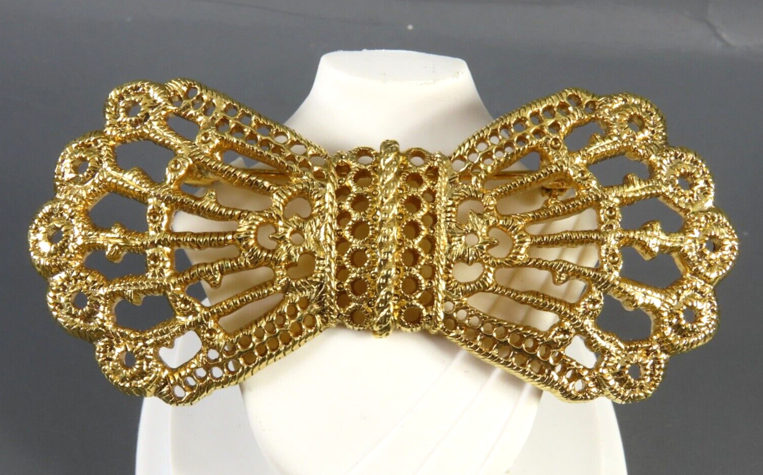 Vintage 1928 GOLD TONE BROOCH PIN Fancy Detailed Bow Shaped FILIGREE LACE WORK