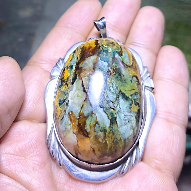 museum grade old agate pendant 42gr Rare Collcetion multi color garut west java