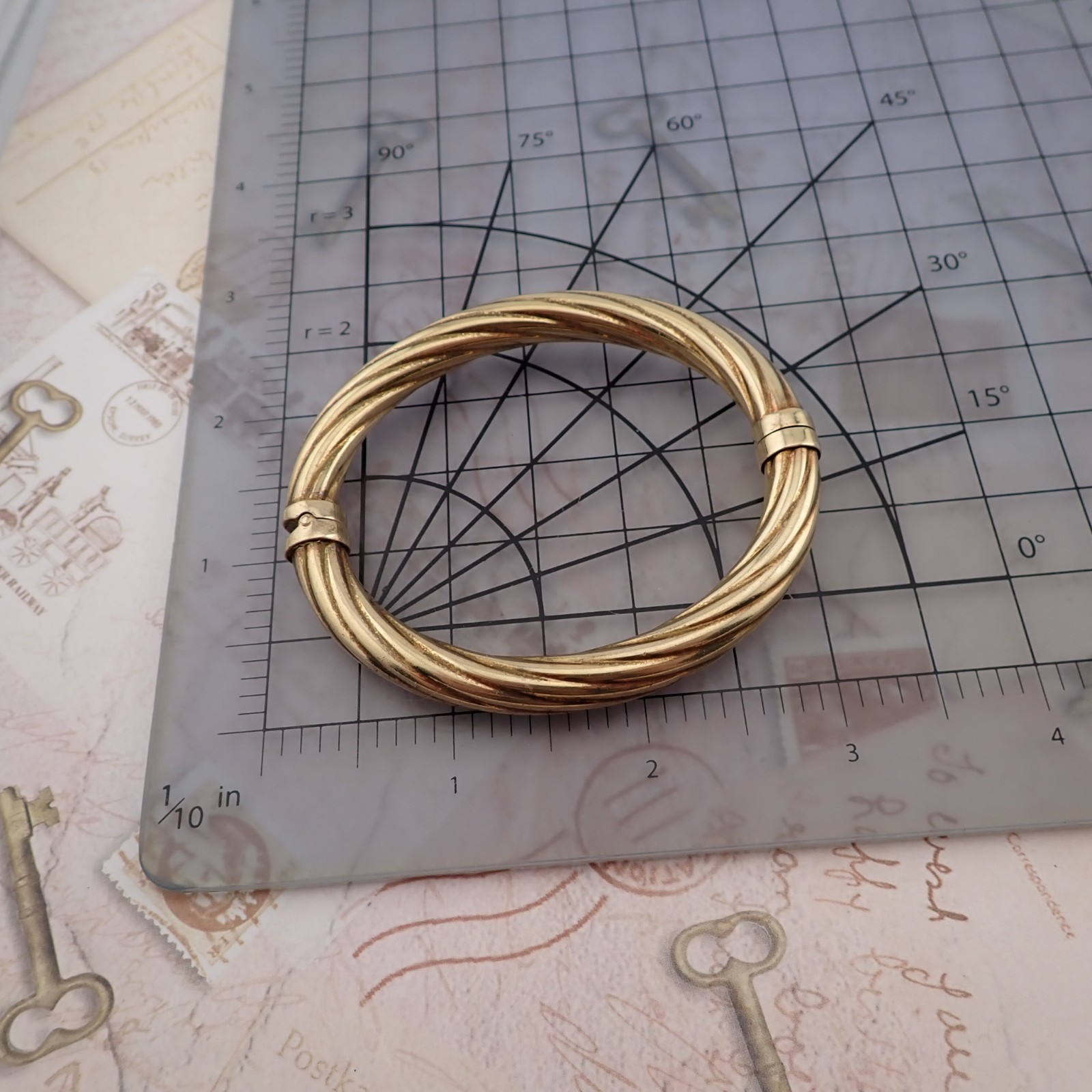Vintage Veronese V Twisted 6mm Hinged Gold Over Sterling 6 3/4″ Bangle Bracelet