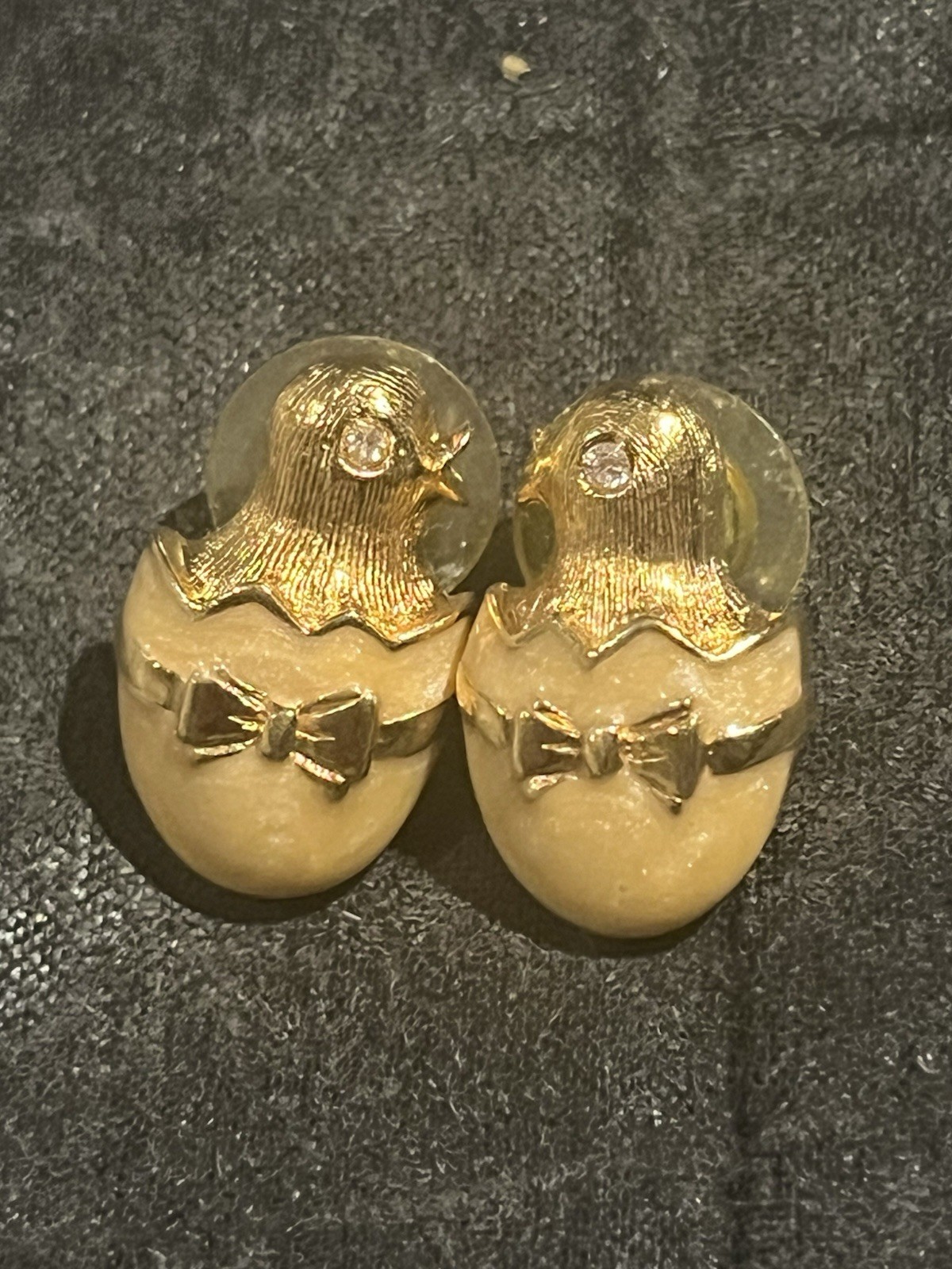 Vintage Avon Easter Elegance Hatching Enamel Egg Cream/Gold, Chicks have CZ Eyes