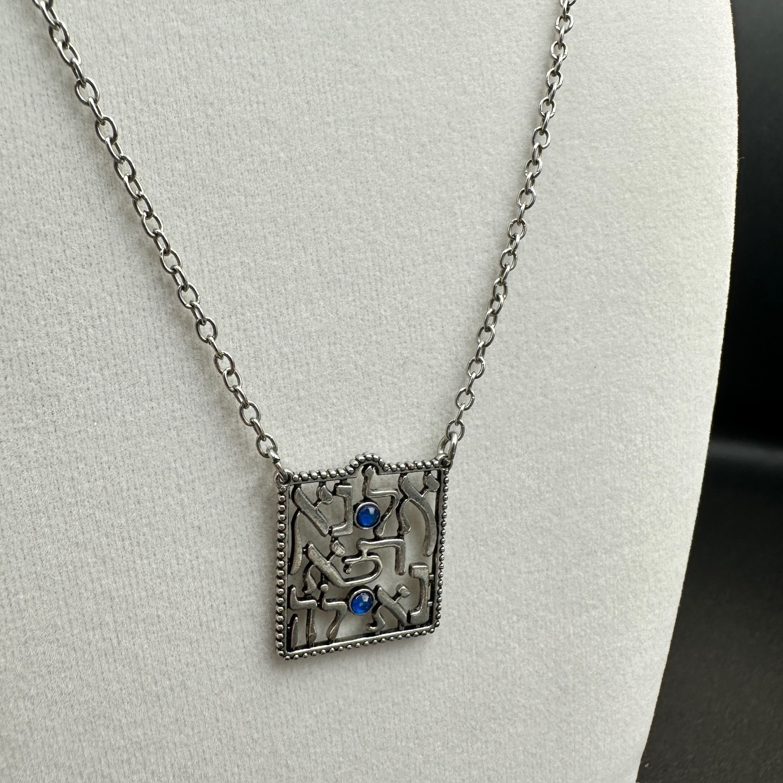 Vintage Rhinestone Silver-Tone Fashion Rare Filigree Square Pendant Necklace