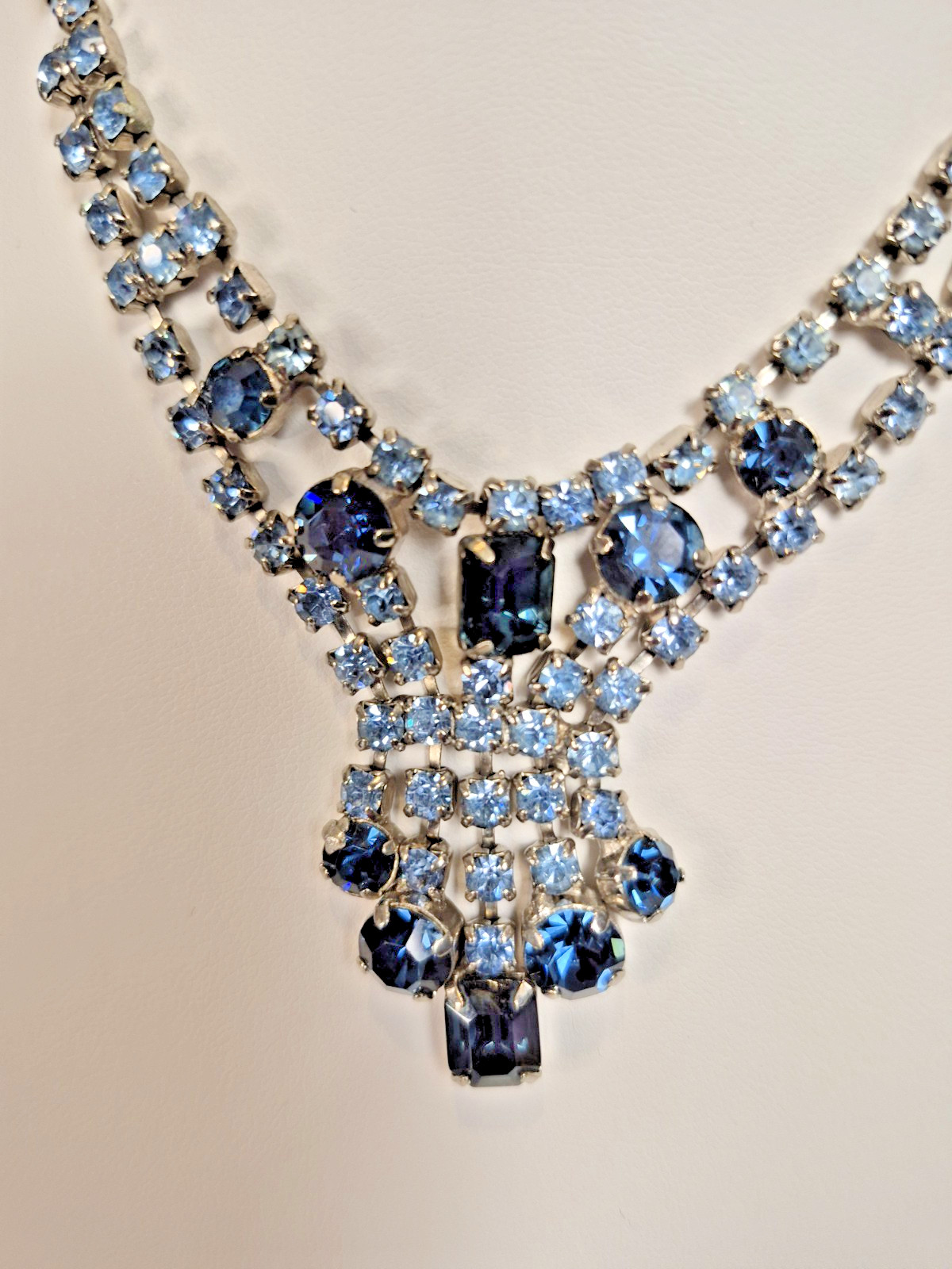 Vintage 1950s Necklace Choker Dark and Light Blue Rhinestones Prong Set 15″