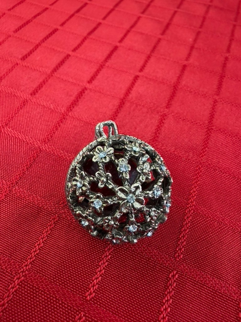 VTG Metal Silver & Red Floral Charm Opening Hinged Locket Pendant