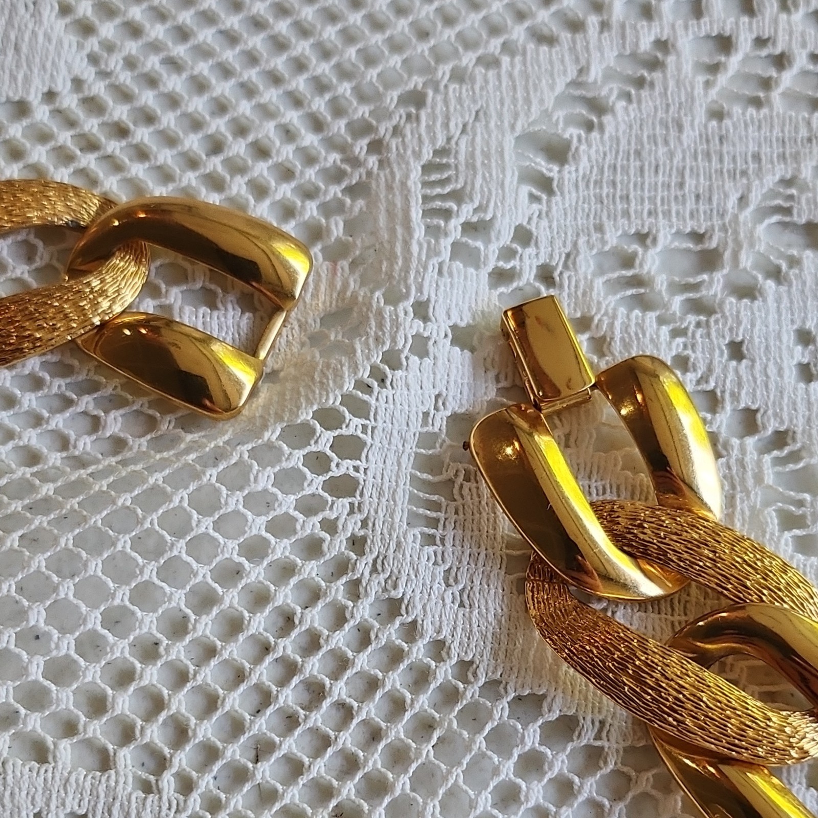 Gold Tone Textured Oval Link Chain Bracelet Box Clasp Unisex Adults Fashion