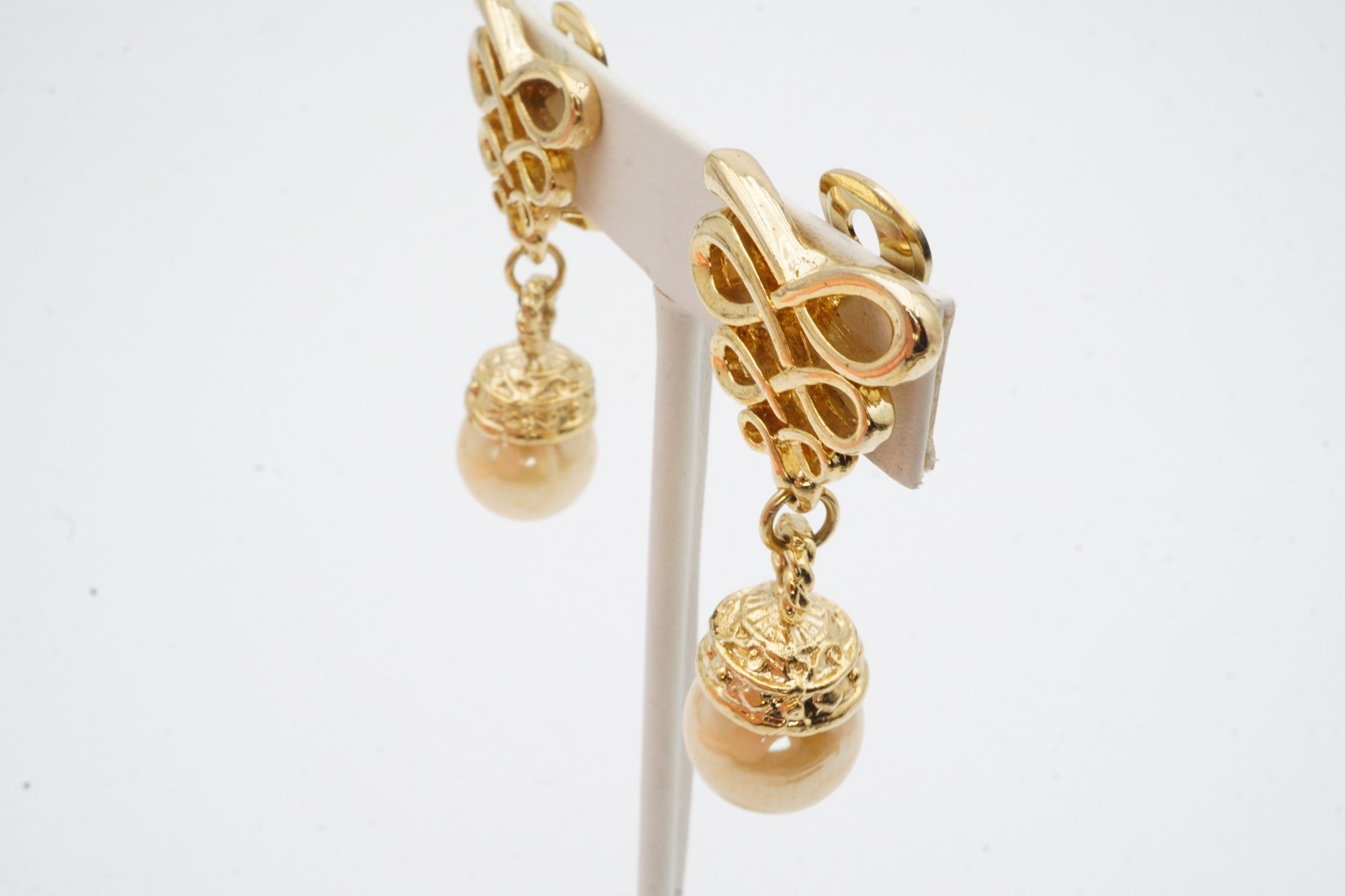 Vintage Clip On Earrings Gold Tone Faux Pearl F4