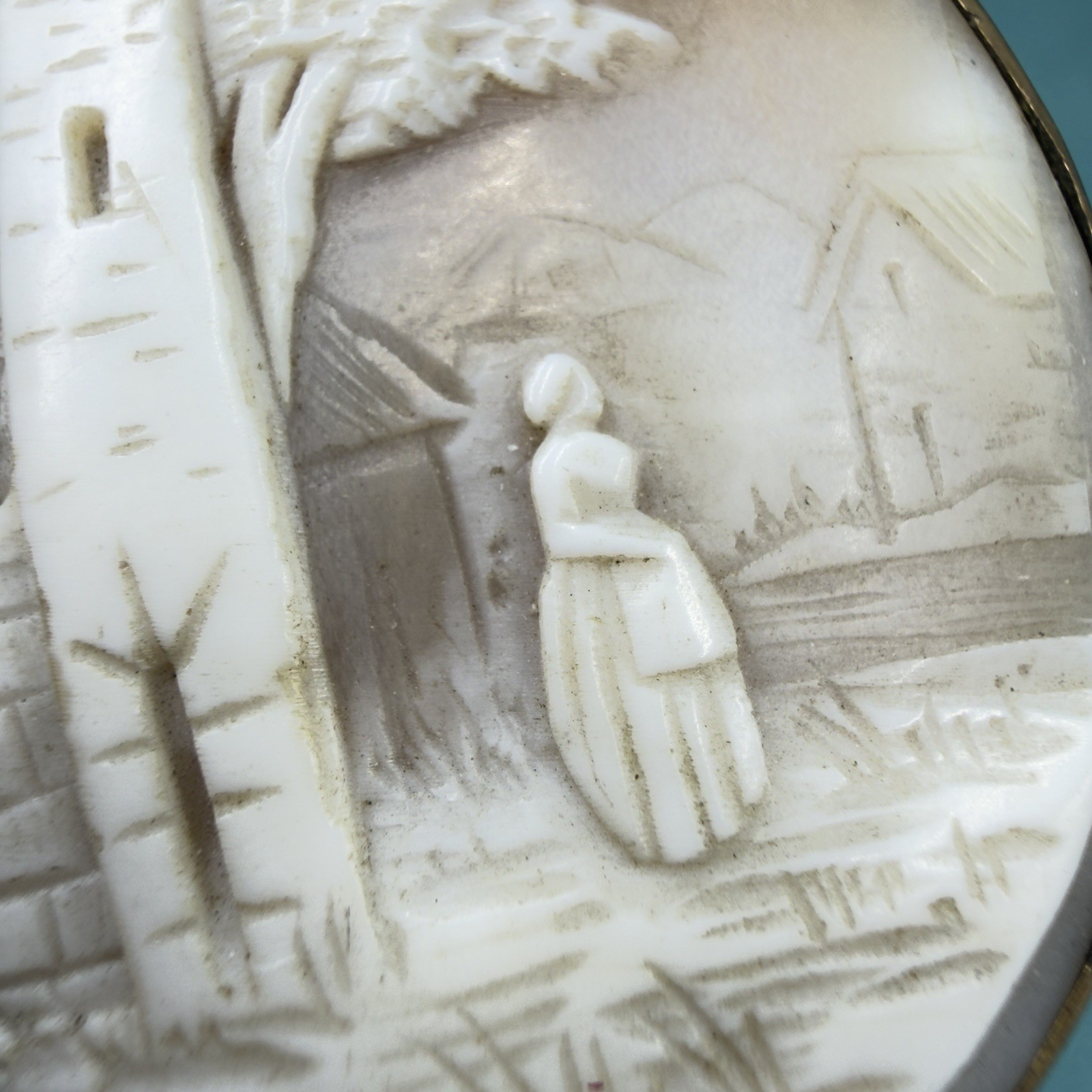 Antique VICTORIAN Carved Scenic Rebecca At The Well Shell CAMEO Brass Brooch Pin