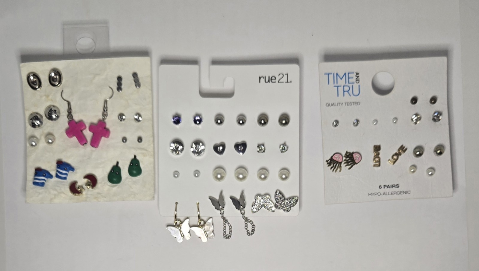 Lot Of 30 Fashion Studs & Dangle Earrings Silvertone & Goldtone Rare Pieces Used