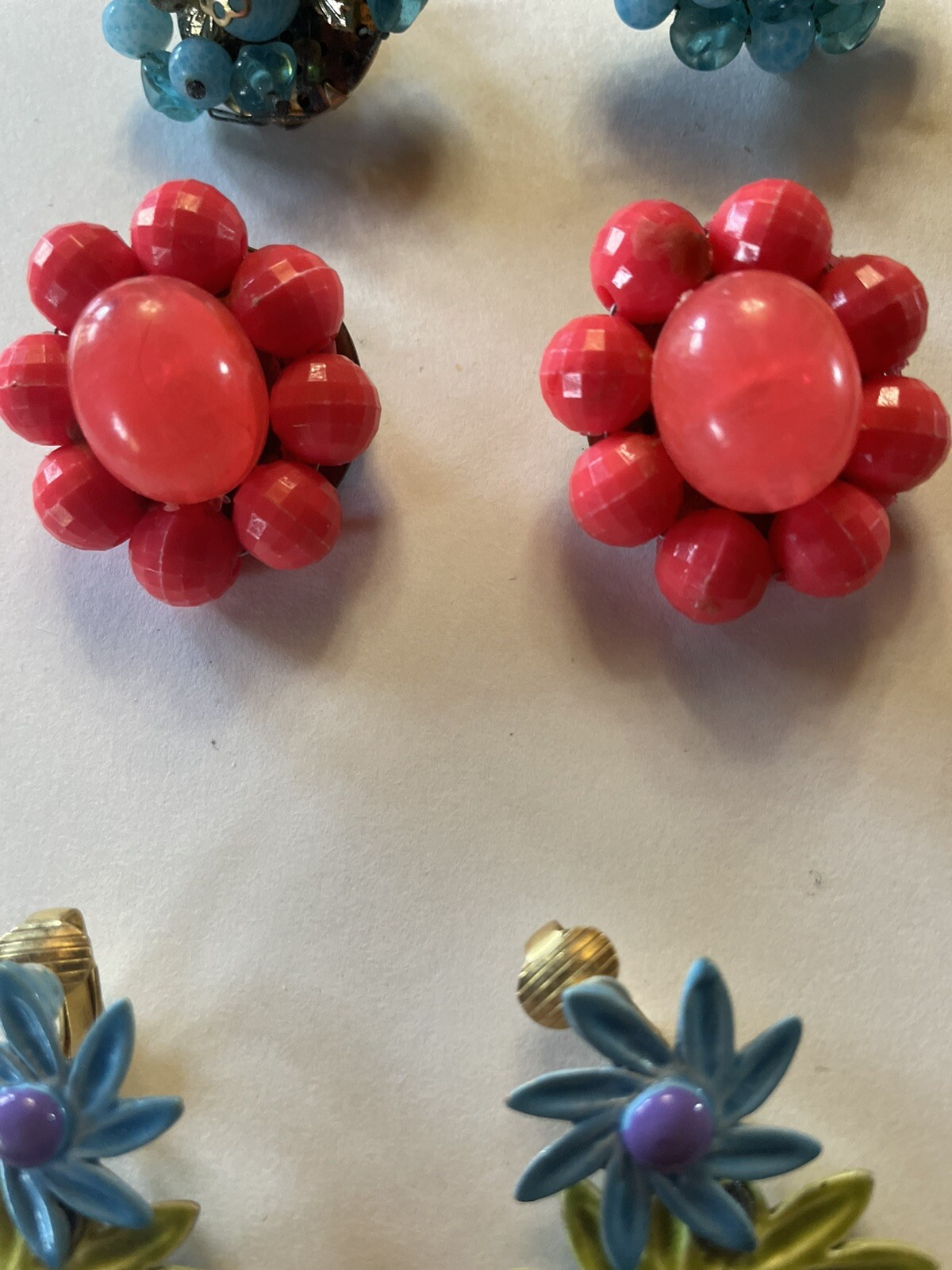 3 pair Vintage Tropical Island Multi Color Art Beach Clip Earrings. Rare Ref #17