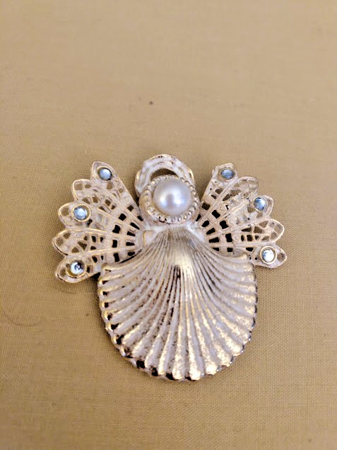 KC Kenneth Cole white, Rhinestone and Faux Pearl Angel Brooch