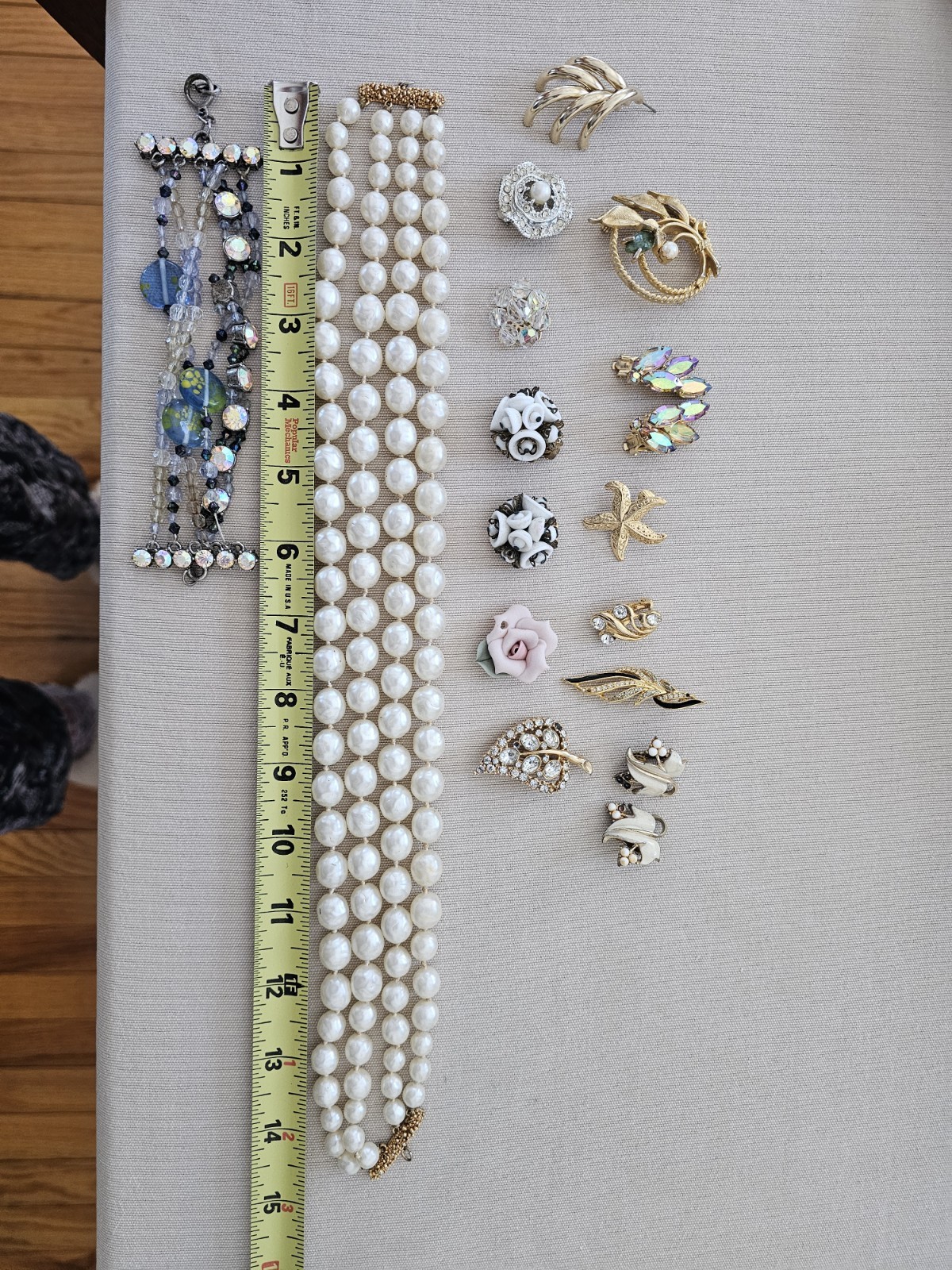 GUC Lot of 17 Costume Jewelry Pieces