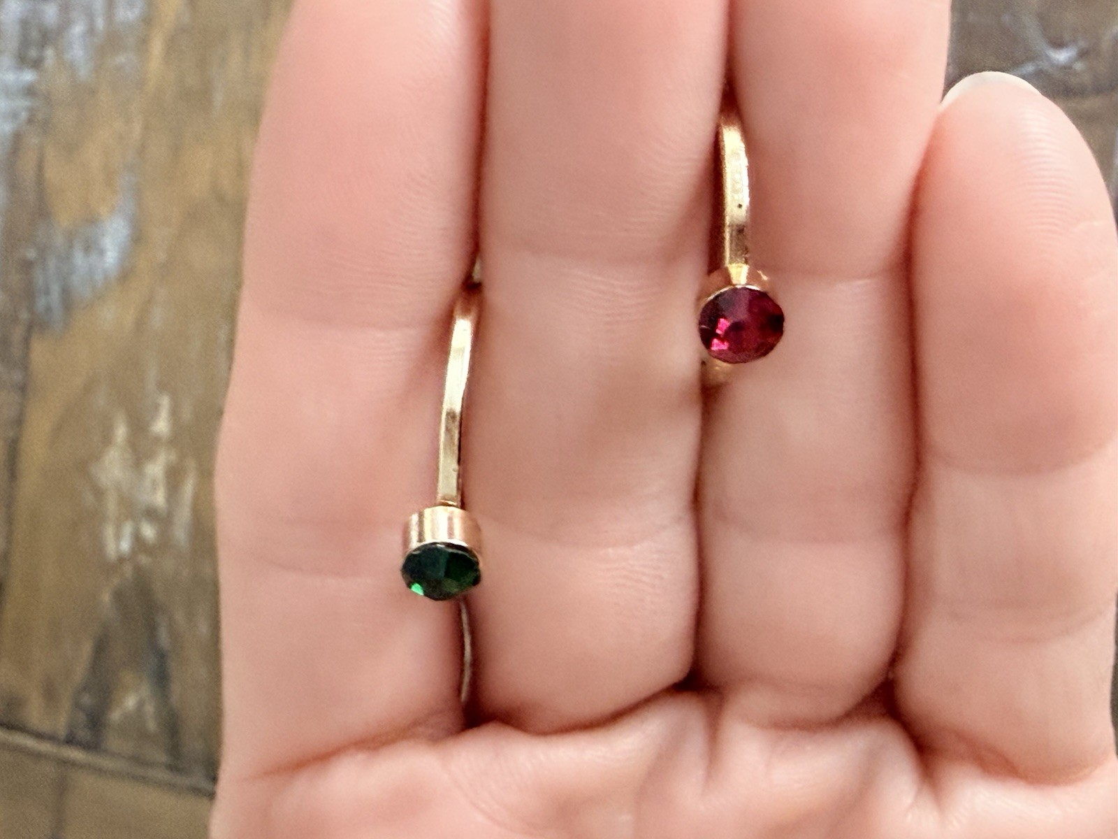 Vintage Faceted Rhinestone Ring Green And Red Gold Tone Size 6.5 Set Of Two