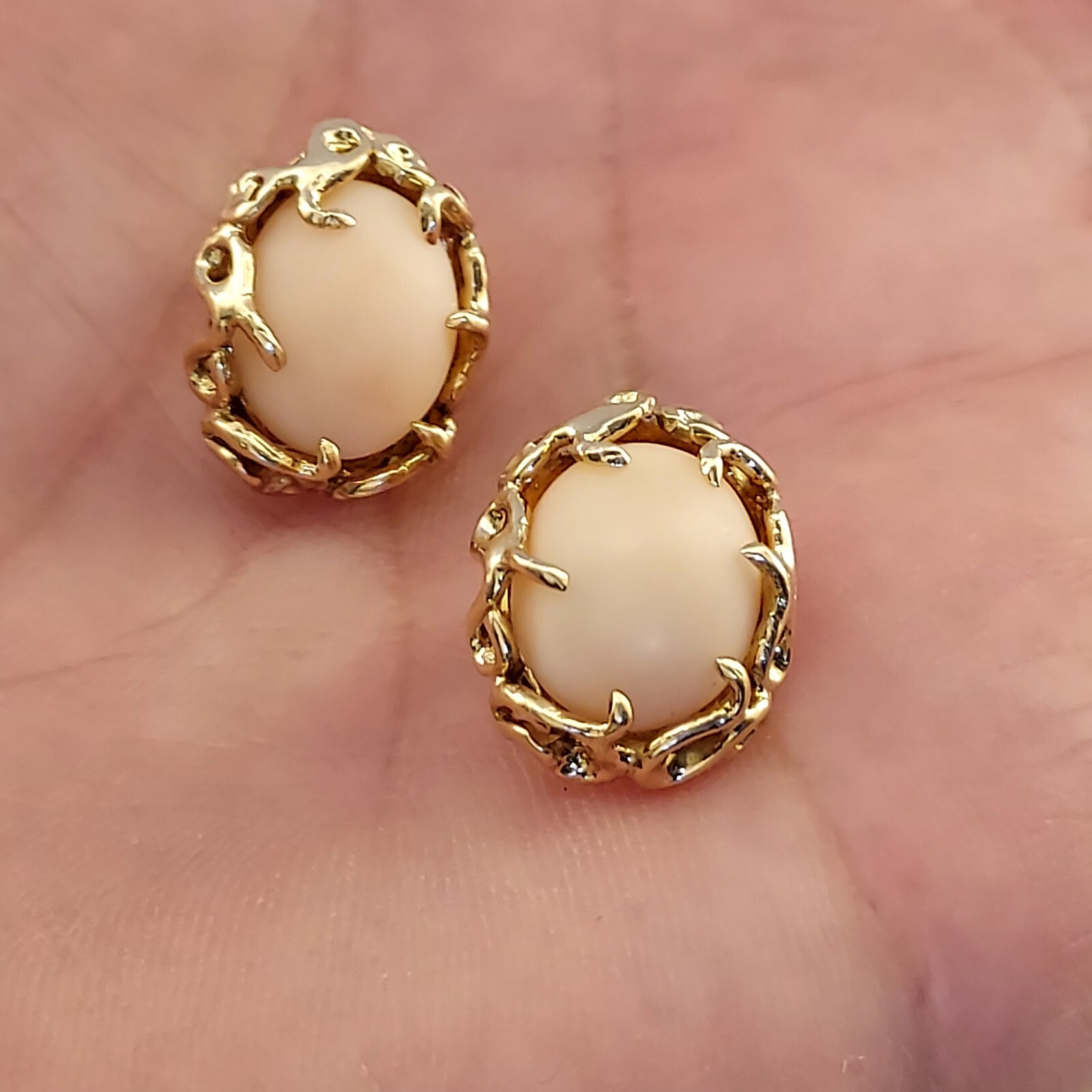 Vintage 14k Coral Stud Earrings. 1/2″x5/8″/ Weight 6.4 Grams. 10x 12 mm Coral.