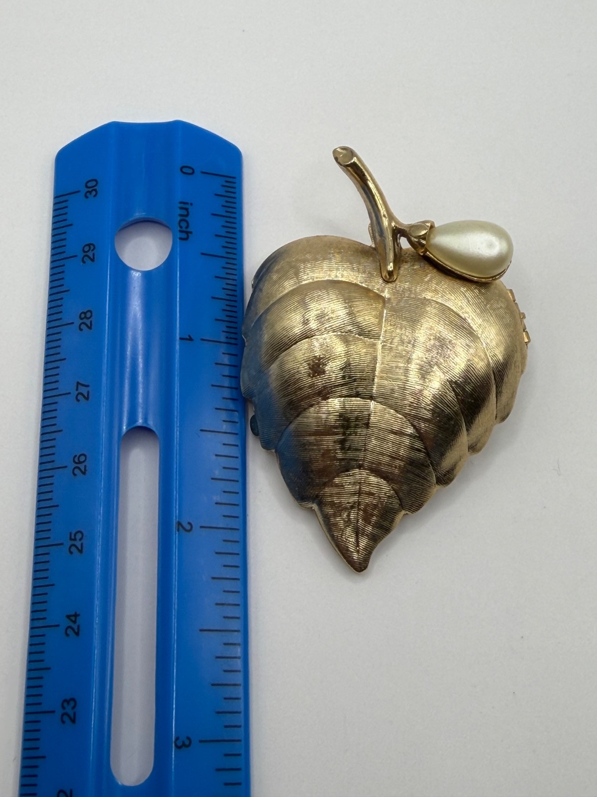 VINTAGE AVON PERFUME LOCKET BROOCH GOLD TONE LEAF